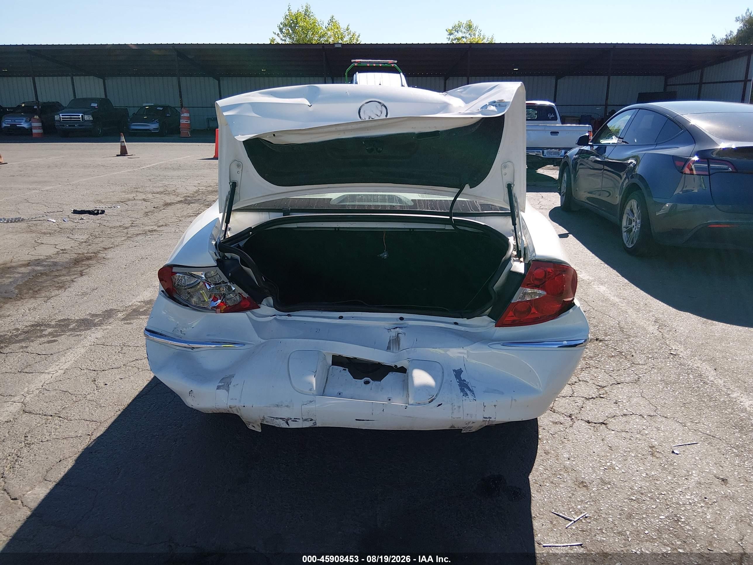 2008 Buick Lacrosse Cxl White vin: 2G4WD582381138354