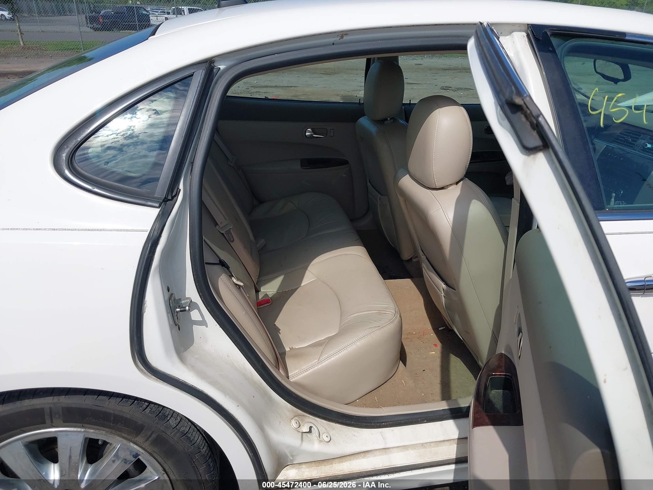 2007 Buick Lacrosse Cxl White vin: 2G4WD582571161908