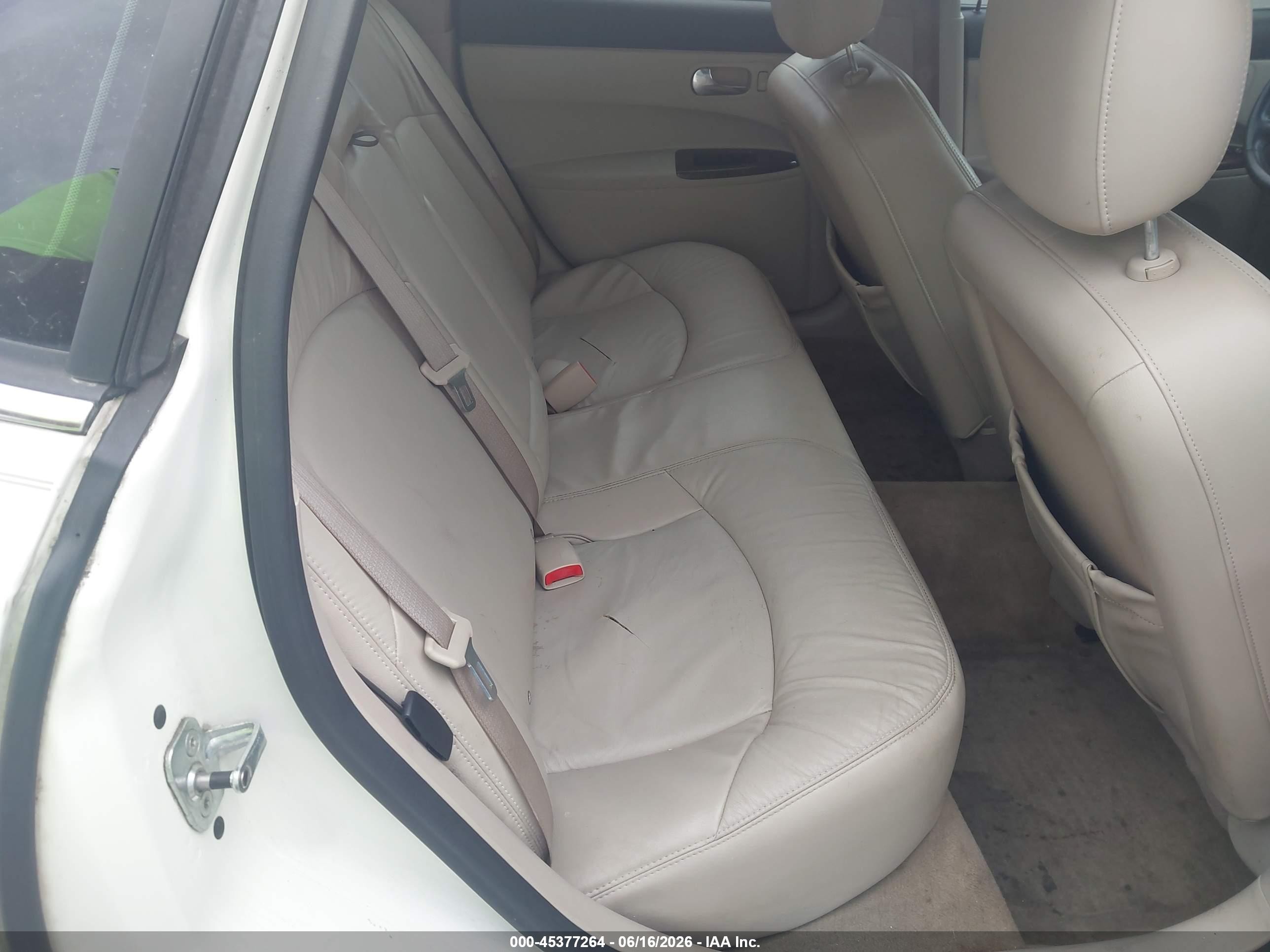 2008 Buick Lacrosse Cxl White vin: 2G4WD582581206587