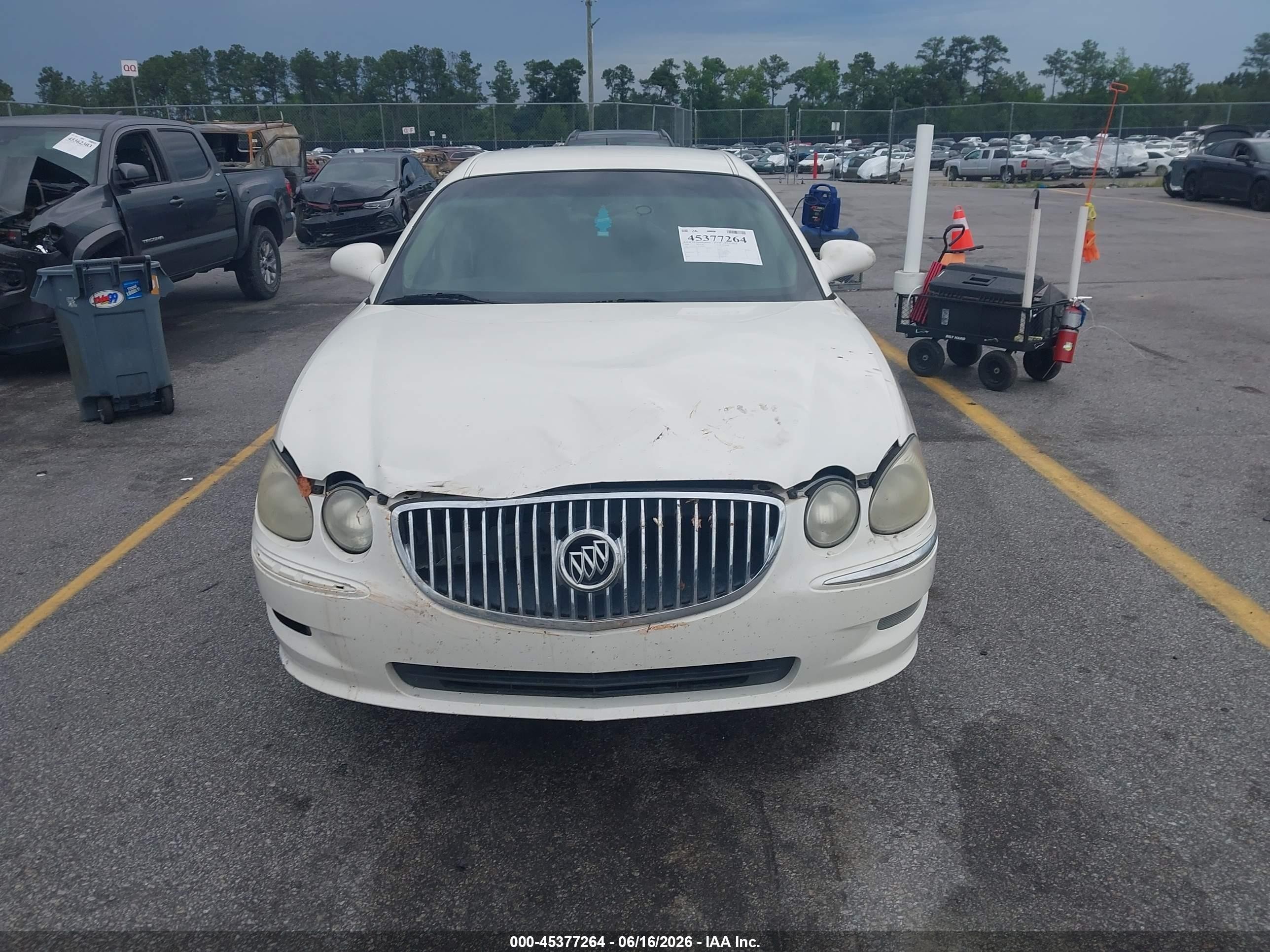 2008 Buick Lacrosse Cxl White vin: 2G4WD582581206587
