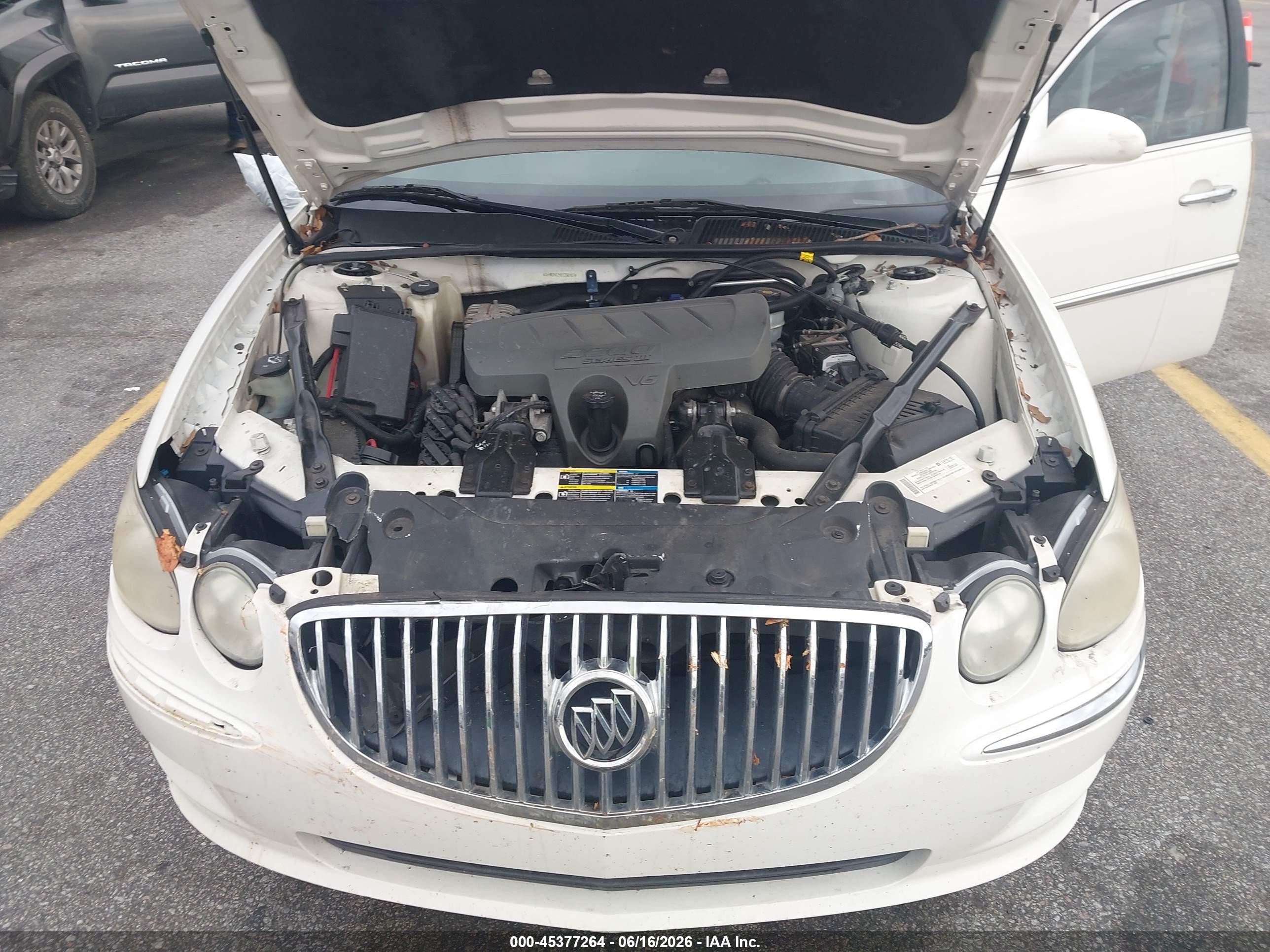 2008 Buick Lacrosse Cxl White vin: 2G4WD582581206587