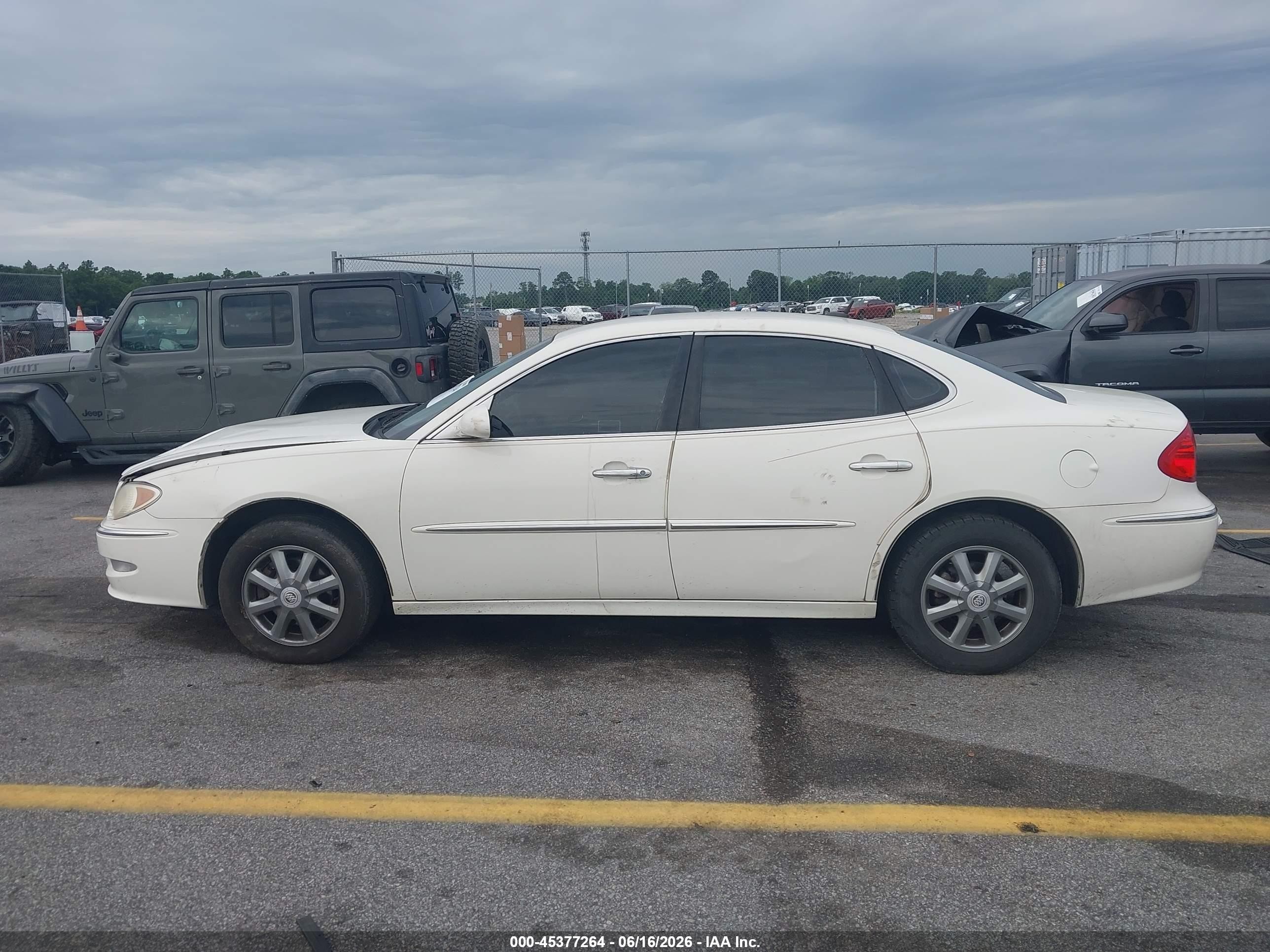2008 Buick Lacrosse Cxl White vin: 2G4WD582581206587