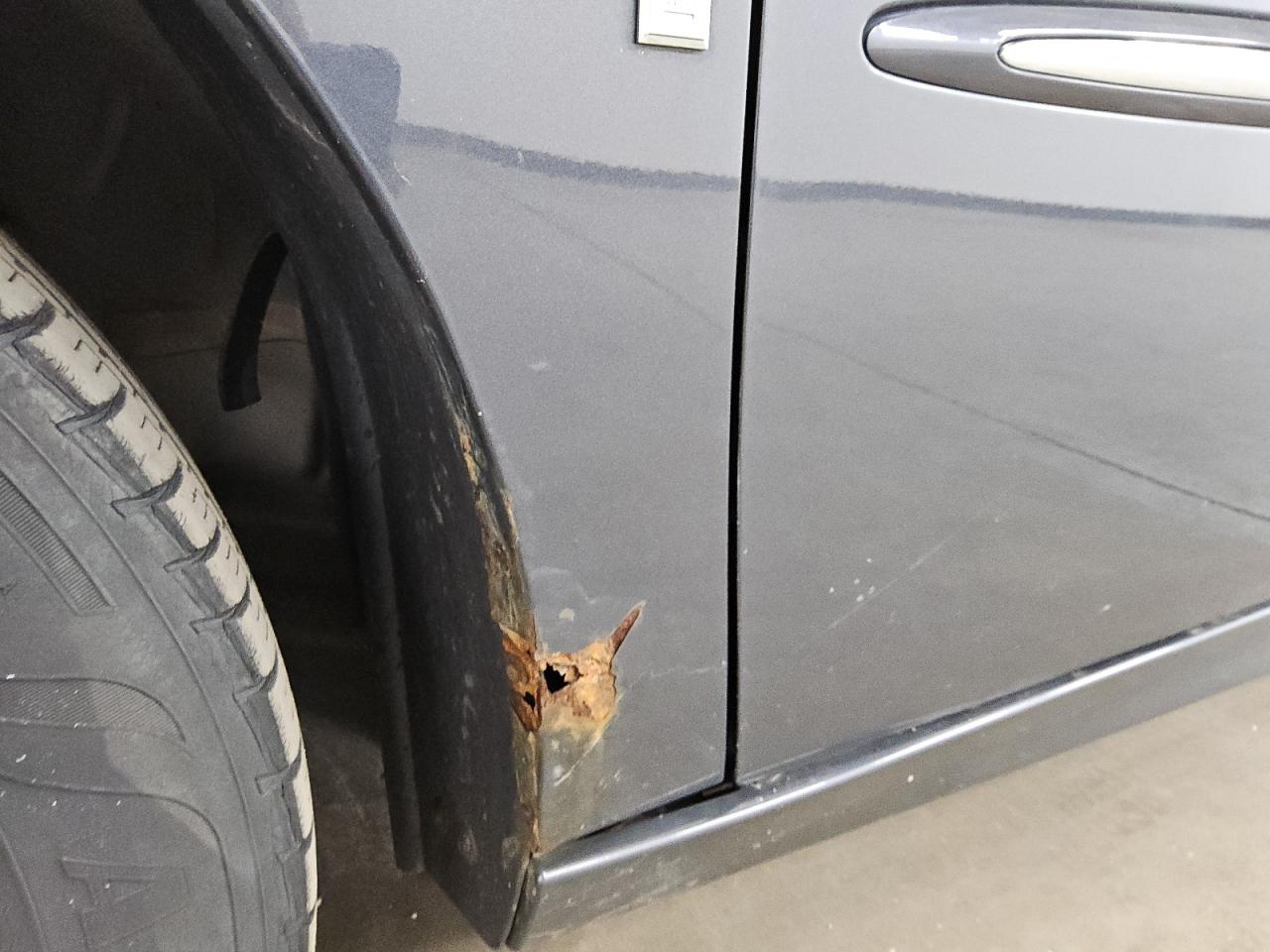 2008 Buick Lacrosse Cxl Charcoal vin: 2G4WD582681173549 Damage: Left Front Fender, Rust, 7 To 8 Inches
