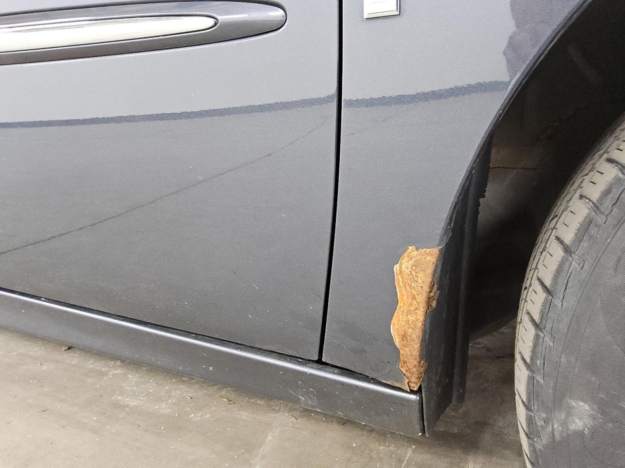 2008 Buick Lacrosse Cxl Charcoal vin: 2G4WD582681173549 Damage: Right Front Fender, Rust, 8 To 9 Inches