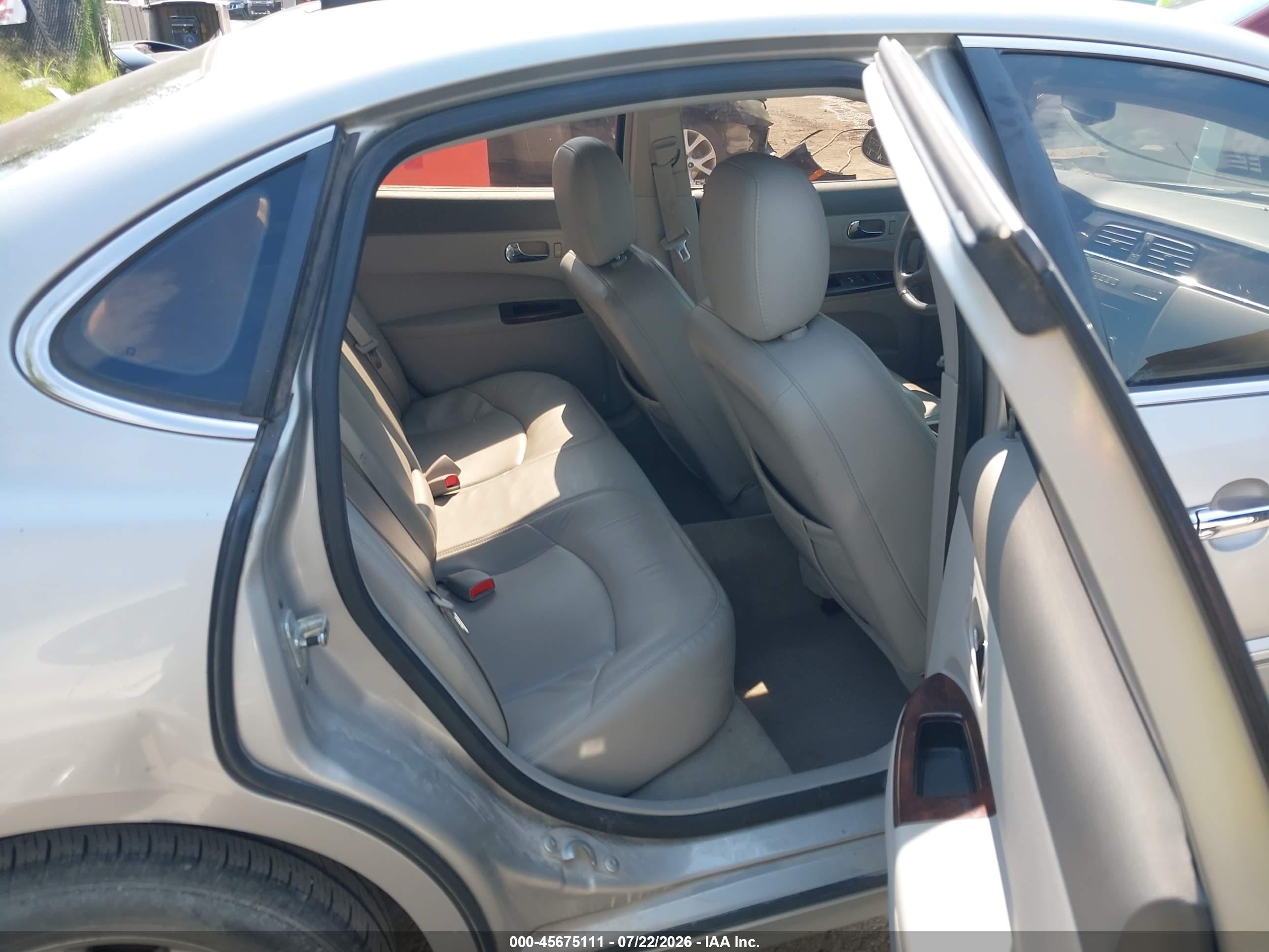 2008 Buick Lacrosse Cxl Silver vin: 2G4WD582881204624