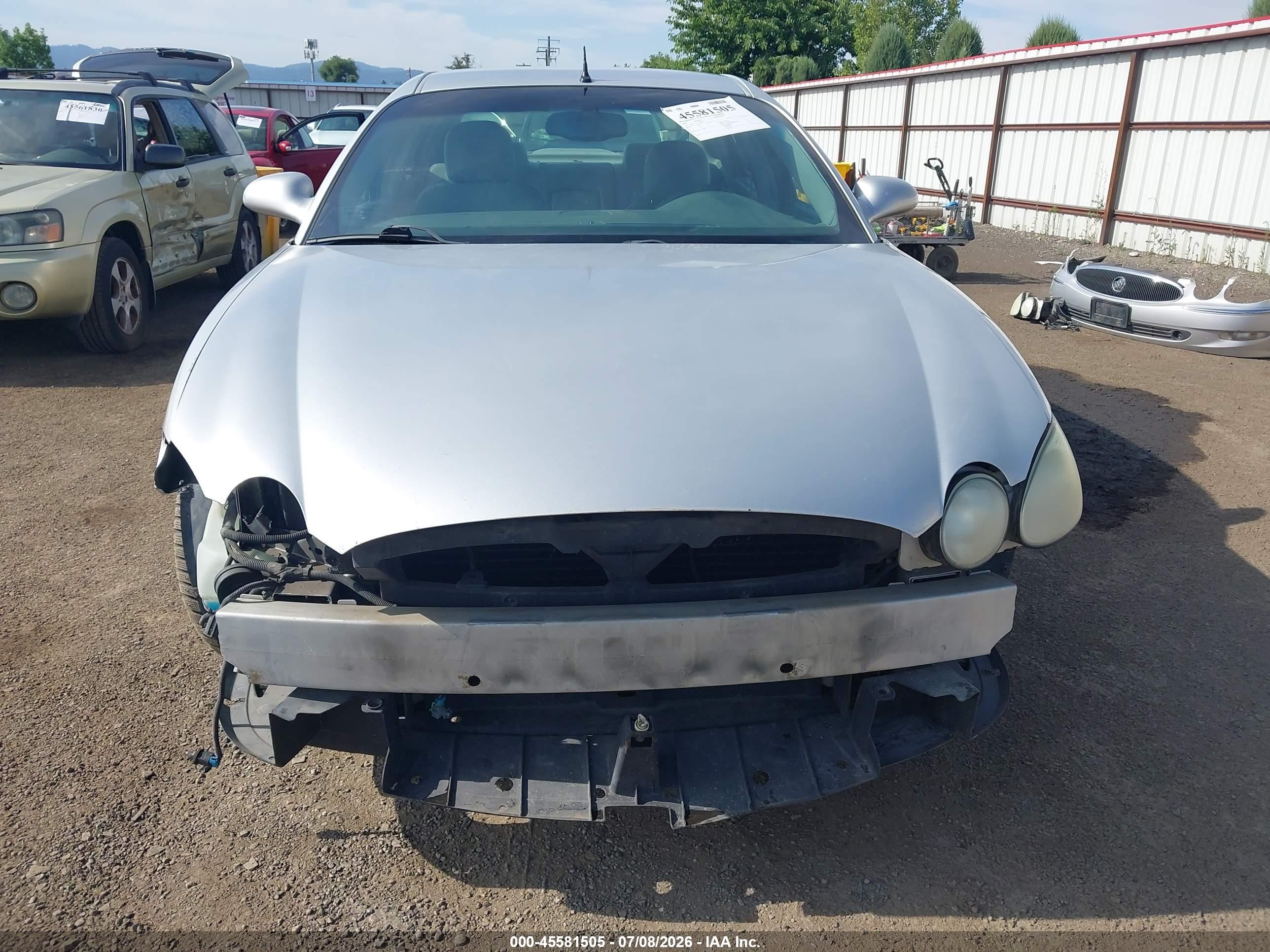 2005 Buick Lacrosse Cxs Silver vin: 2G4WE537751286020