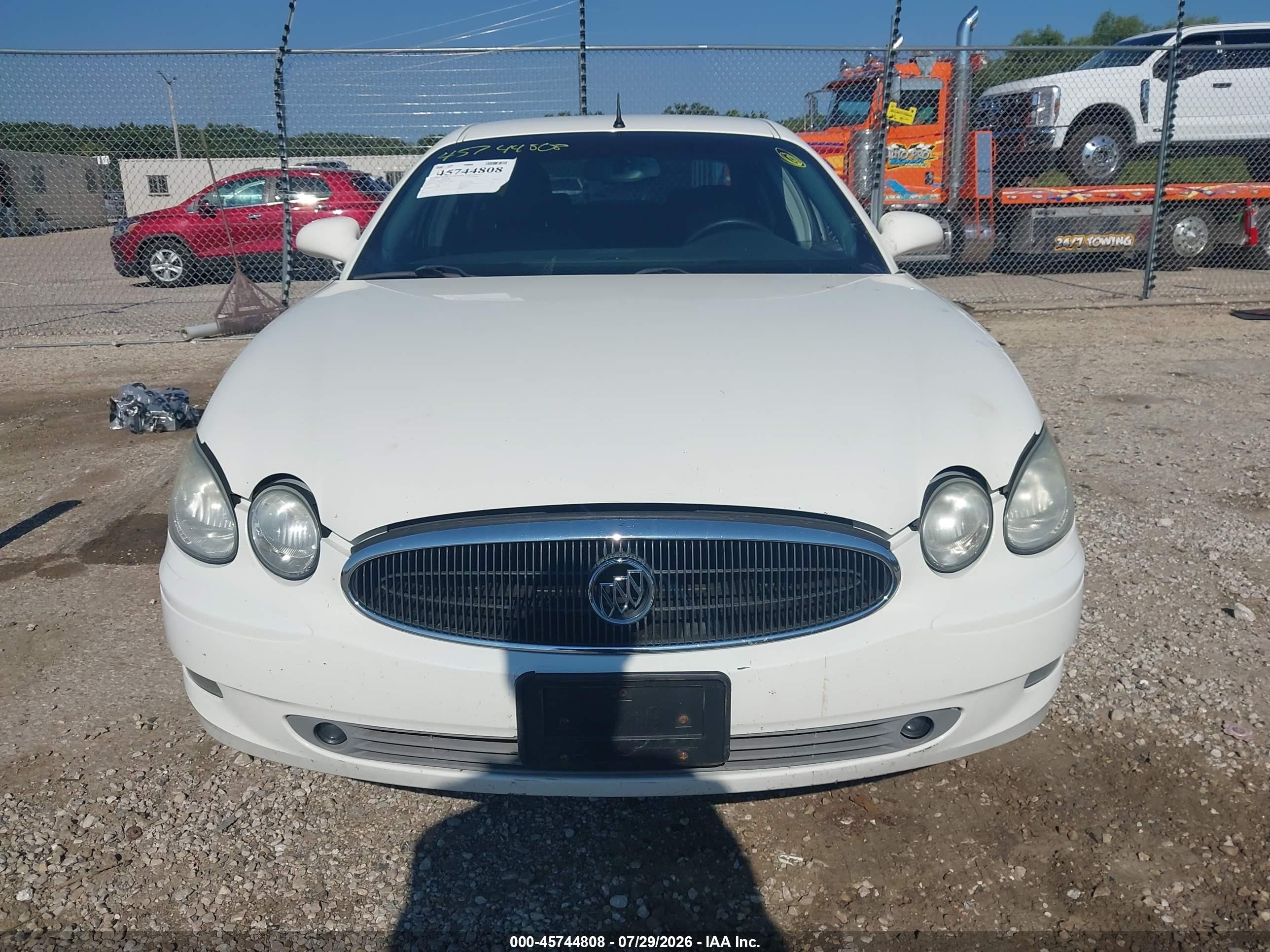 2005 Buick Lacrosse Cxs White vin: 2G4WE567951289769