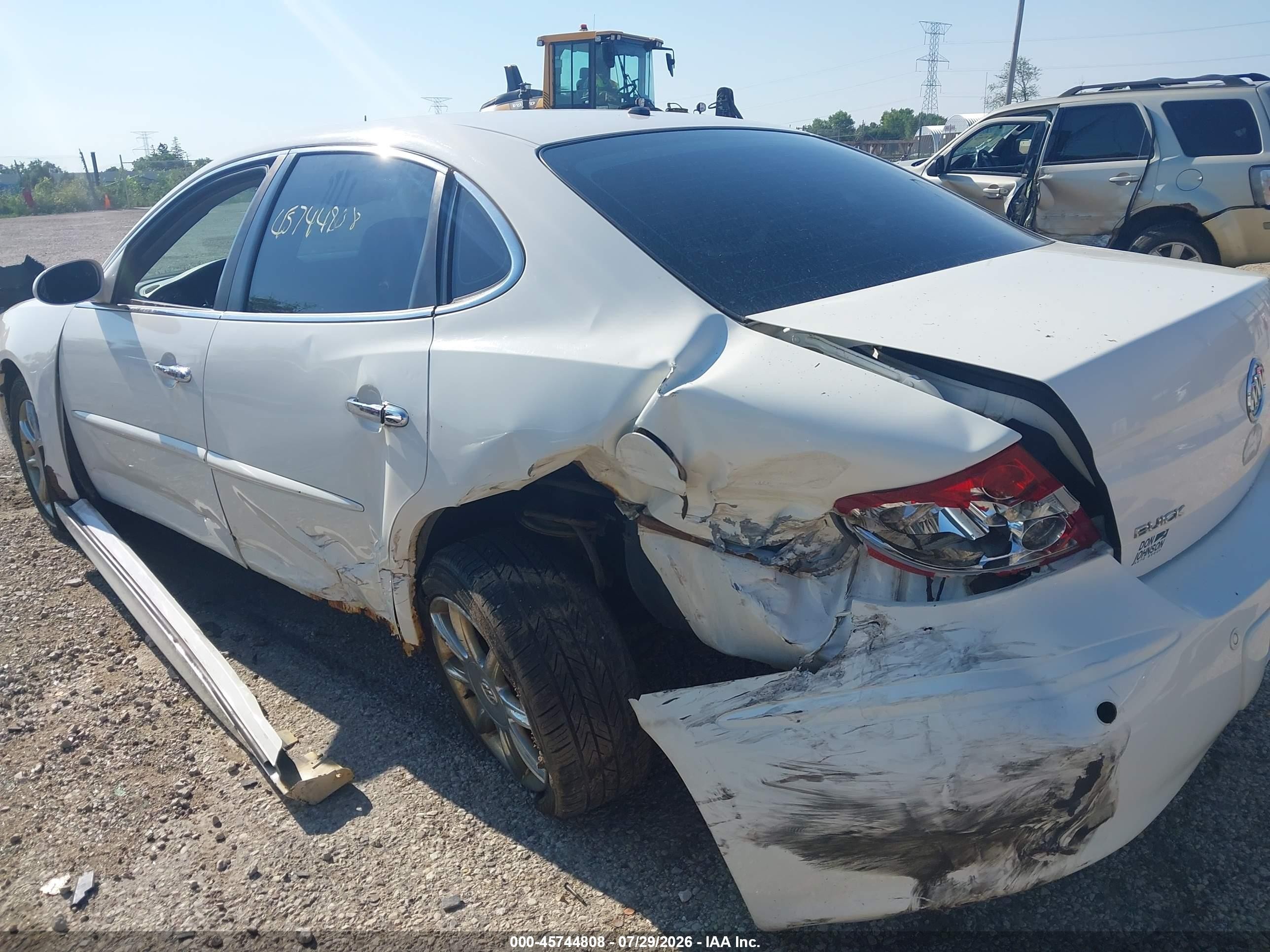 2005 Buick Lacrosse Cxs White vin: 2G4WE567951289769