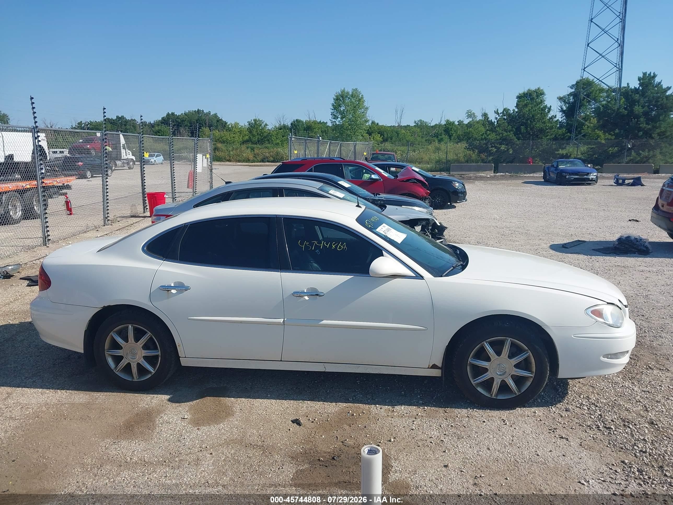 2005 Buick Lacrosse Cxs White vin: 2G4WE567951289769