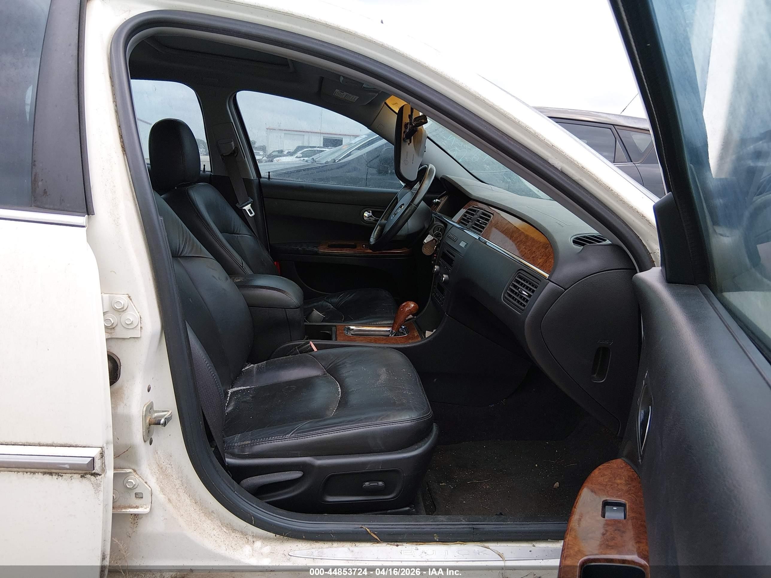 2005 Buick Lacrosse Cxs White vin: 2G4WE567951290274