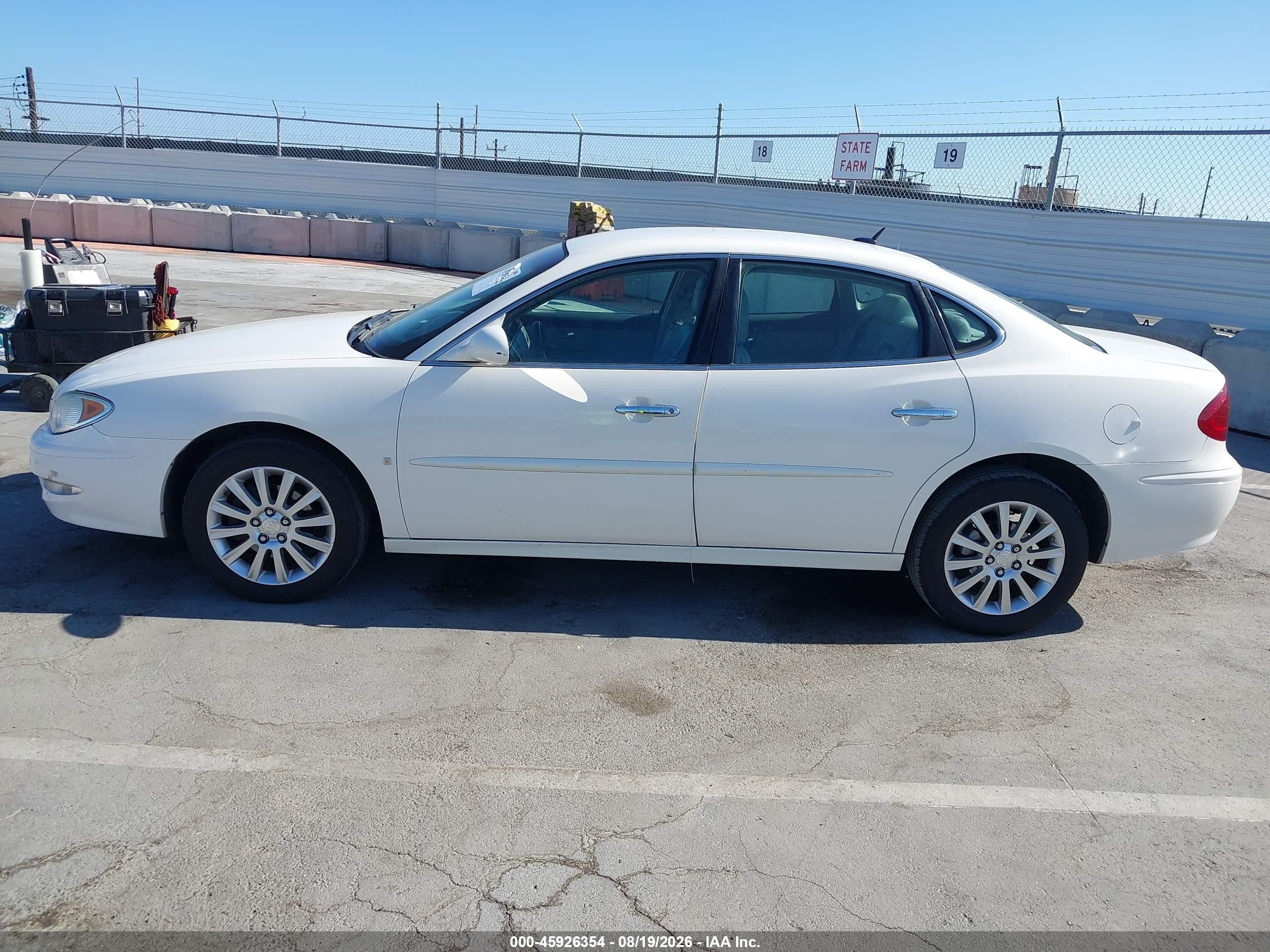 2007 Buick Lacrosse Cxs Белый vin: 2G4WE587071106355