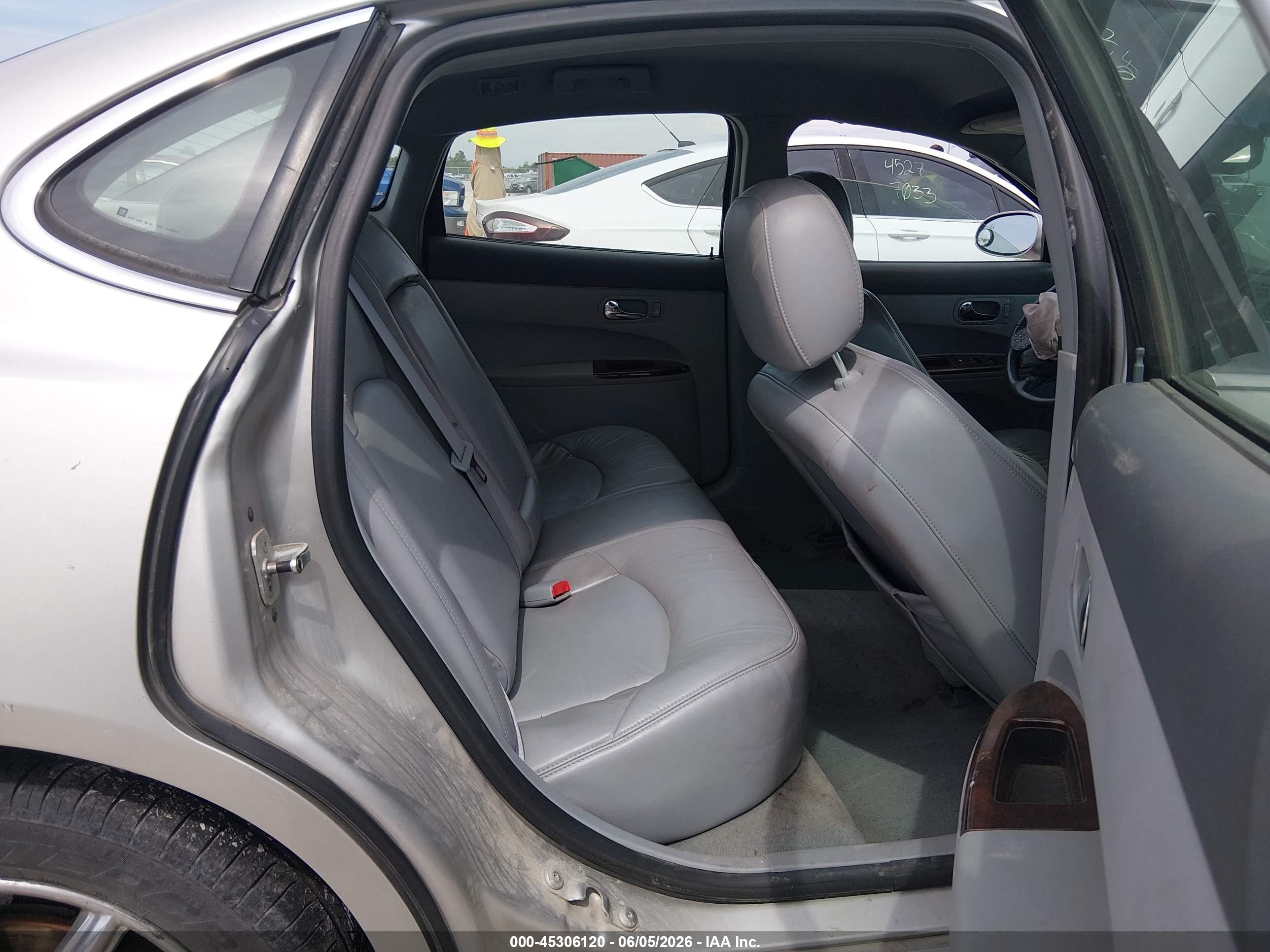 2007 Buick Lacrosse Cxs Silver vin: 2G4WE587171153717