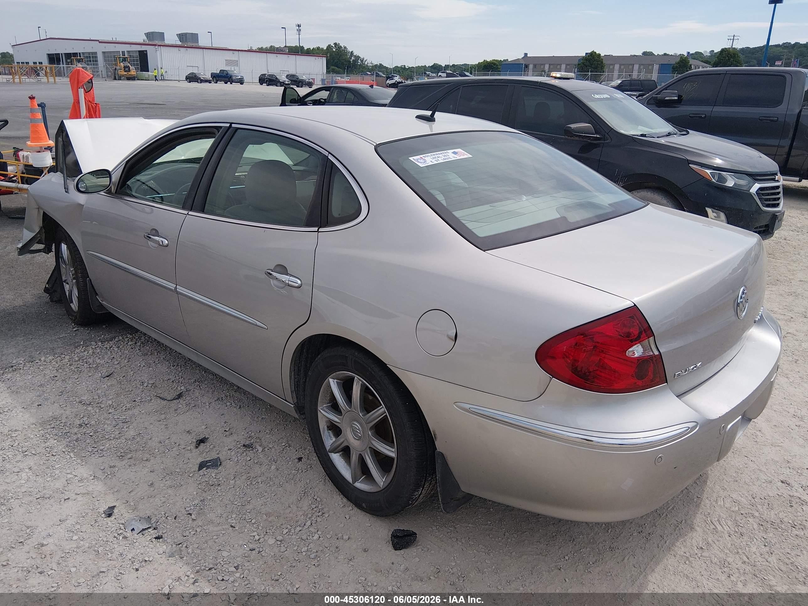 2007 Buick Lacrosse Cxs Silver vin: 2G4WE587171153717