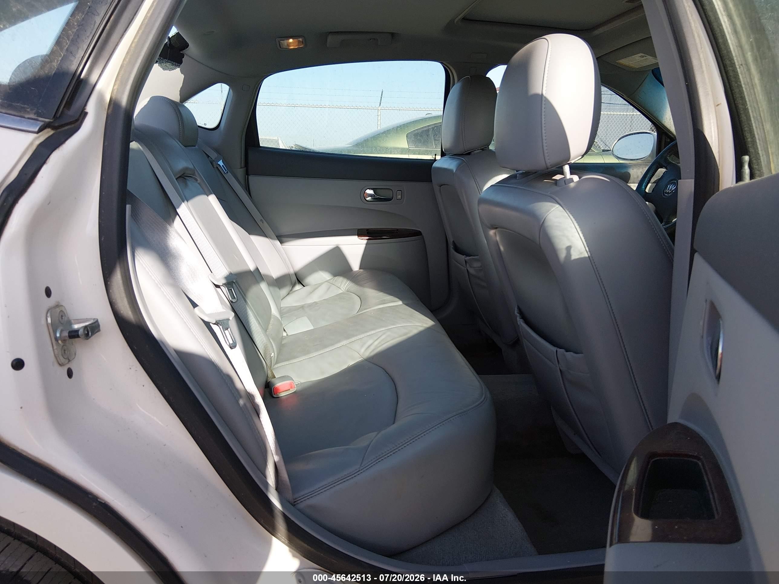 2007 Buick Lacrosse Cxs White vin: 2G4WE587971115801