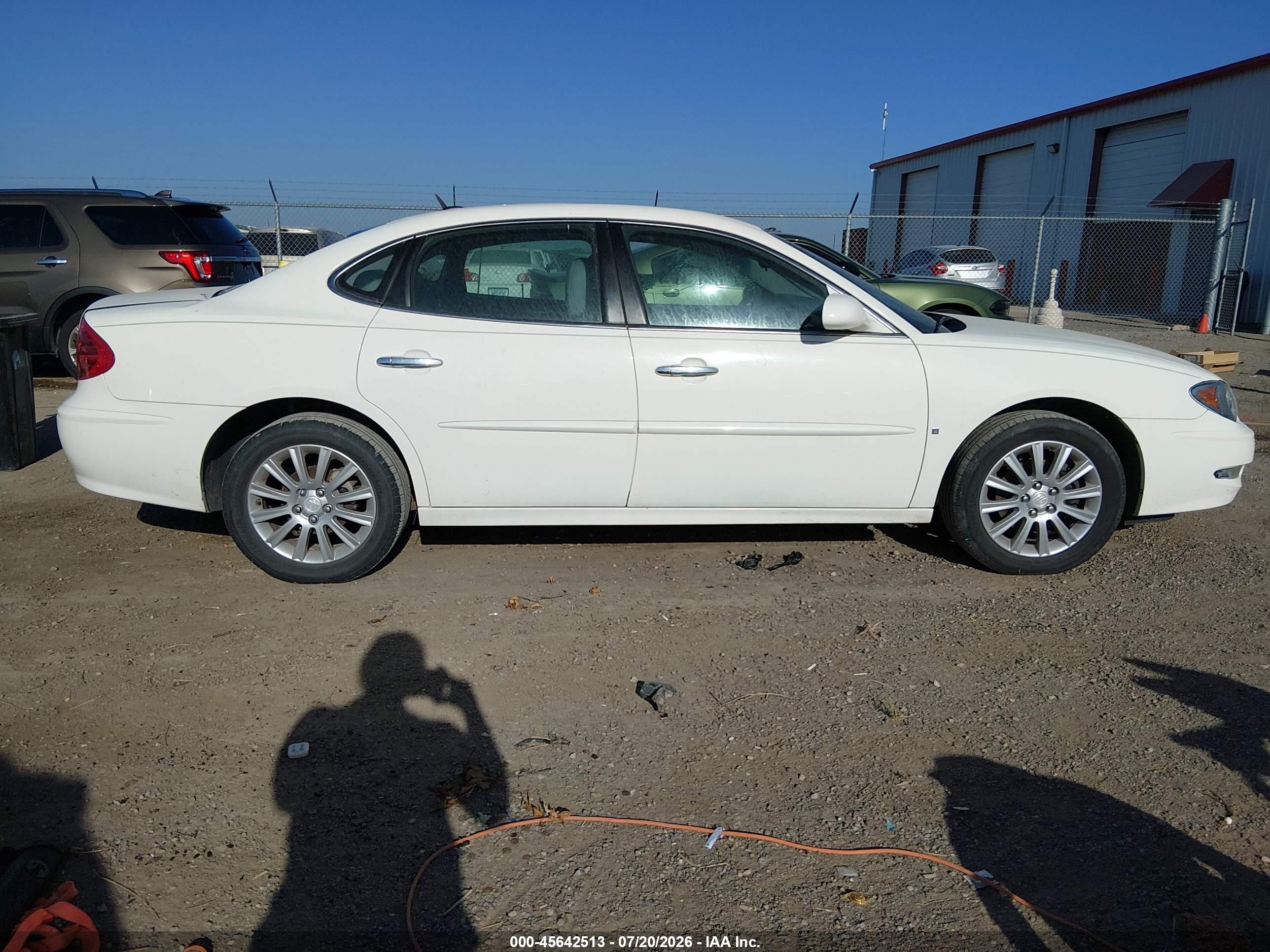 2007 Buick Lacrosse Cxs White vin: 2G4WE587971115801