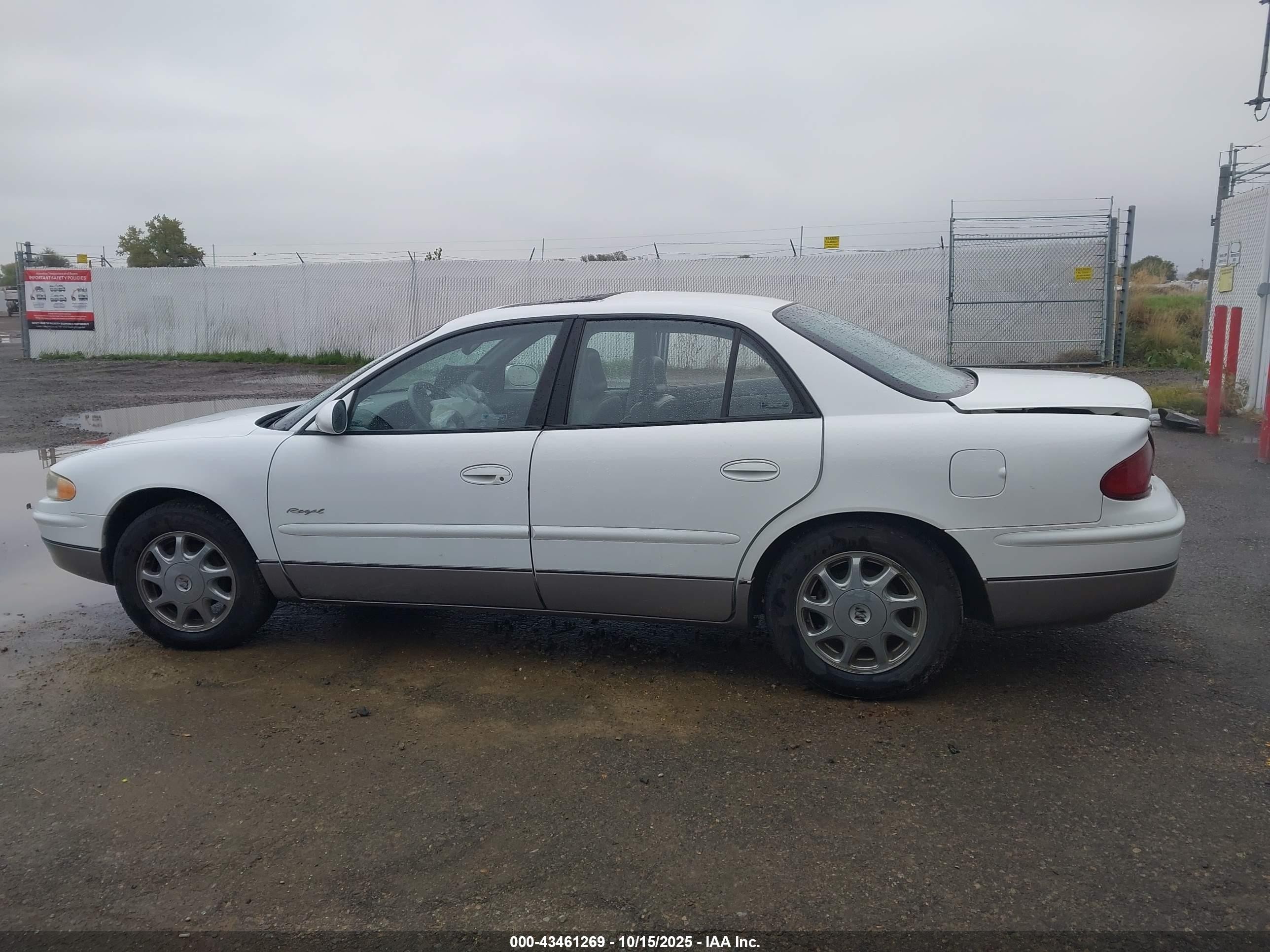 1998 Buick Regal Gs White vin: 2G4WF5214W1578865