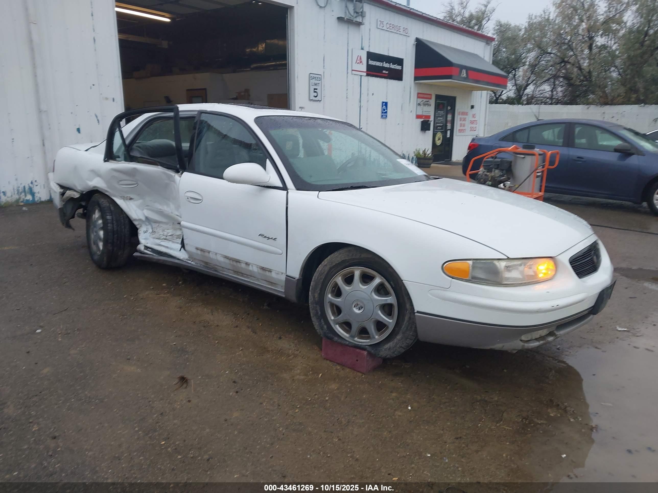 1998 Buick Regal Gs White vin: 2G4WF5214W1578865