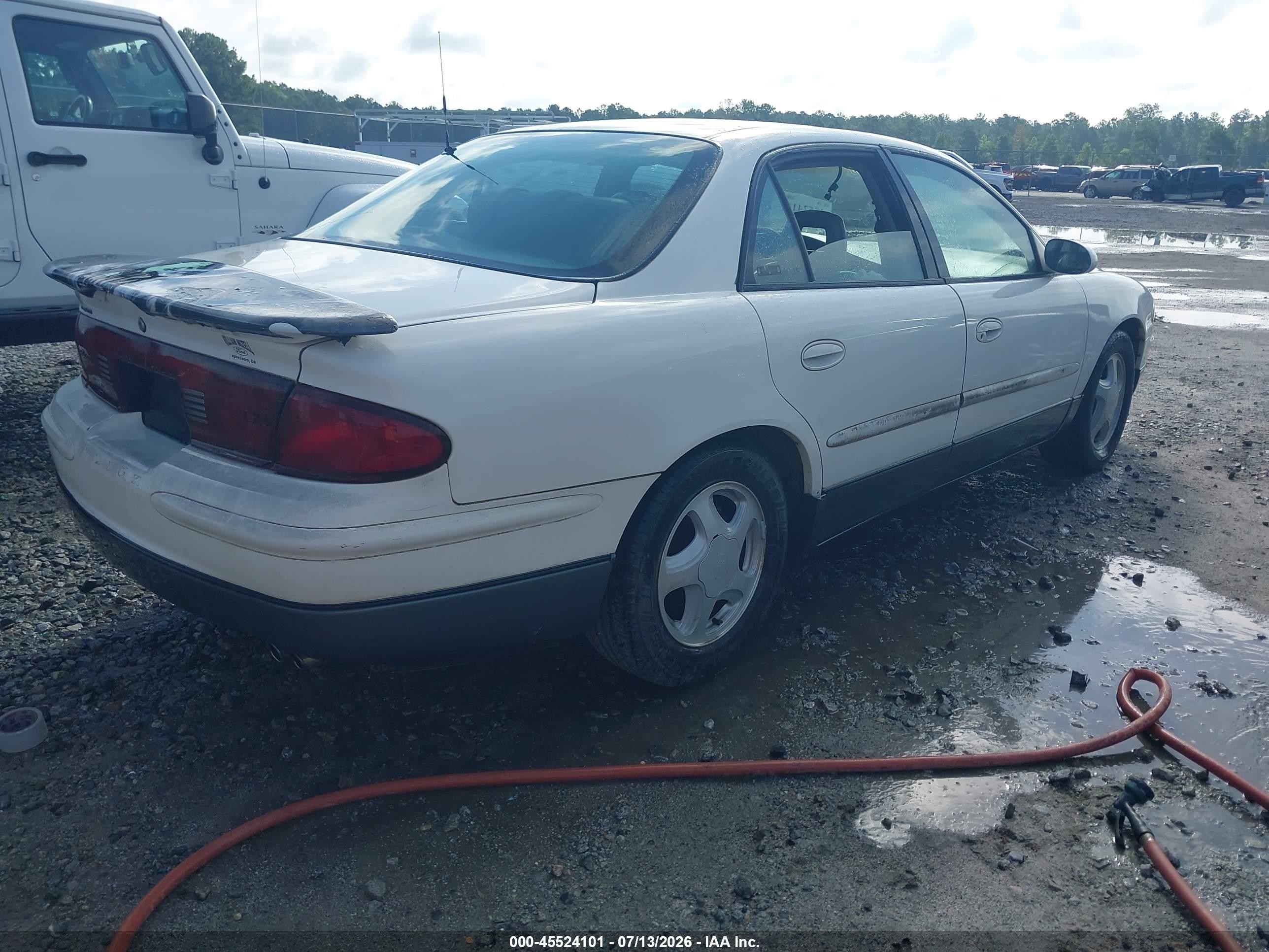 2002 Buick Regal Gs White vin: 2G4WF551321238905