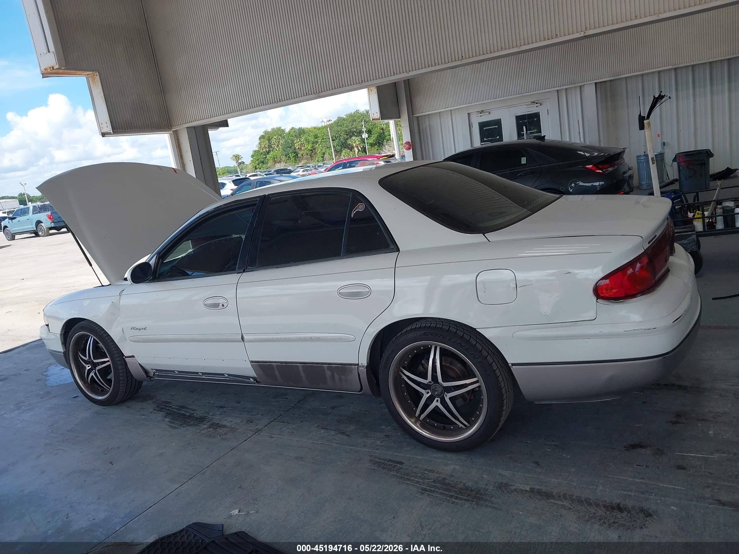 2000 Buick Regal Gs White vin: 2G4WF5513Y1197362
