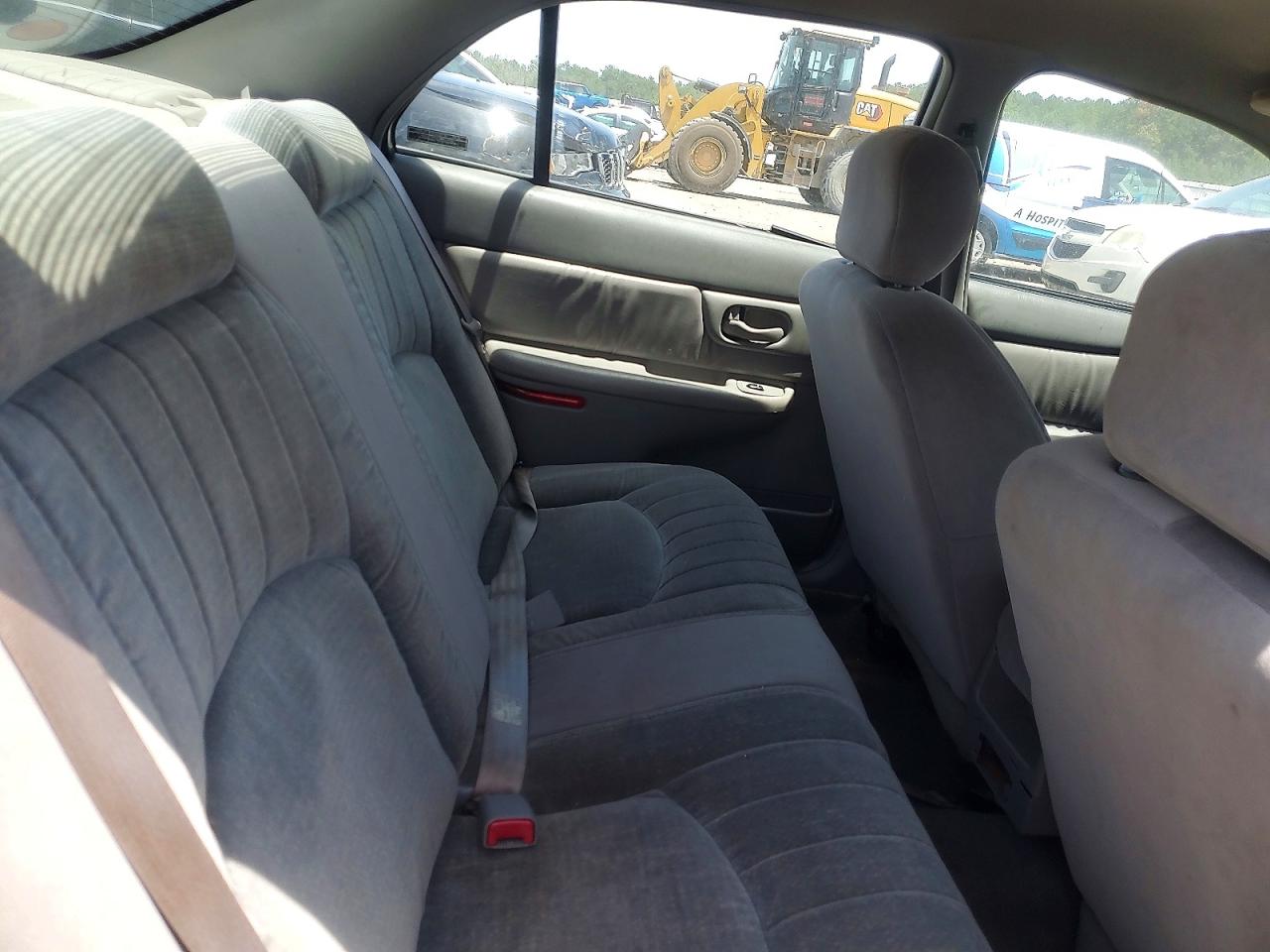 2001 Buick Century Custom White vin: 2G4WS52J011247835