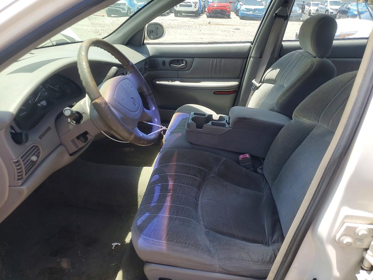 2001 Buick Century Custom White vin: 2G4WS52J011247835