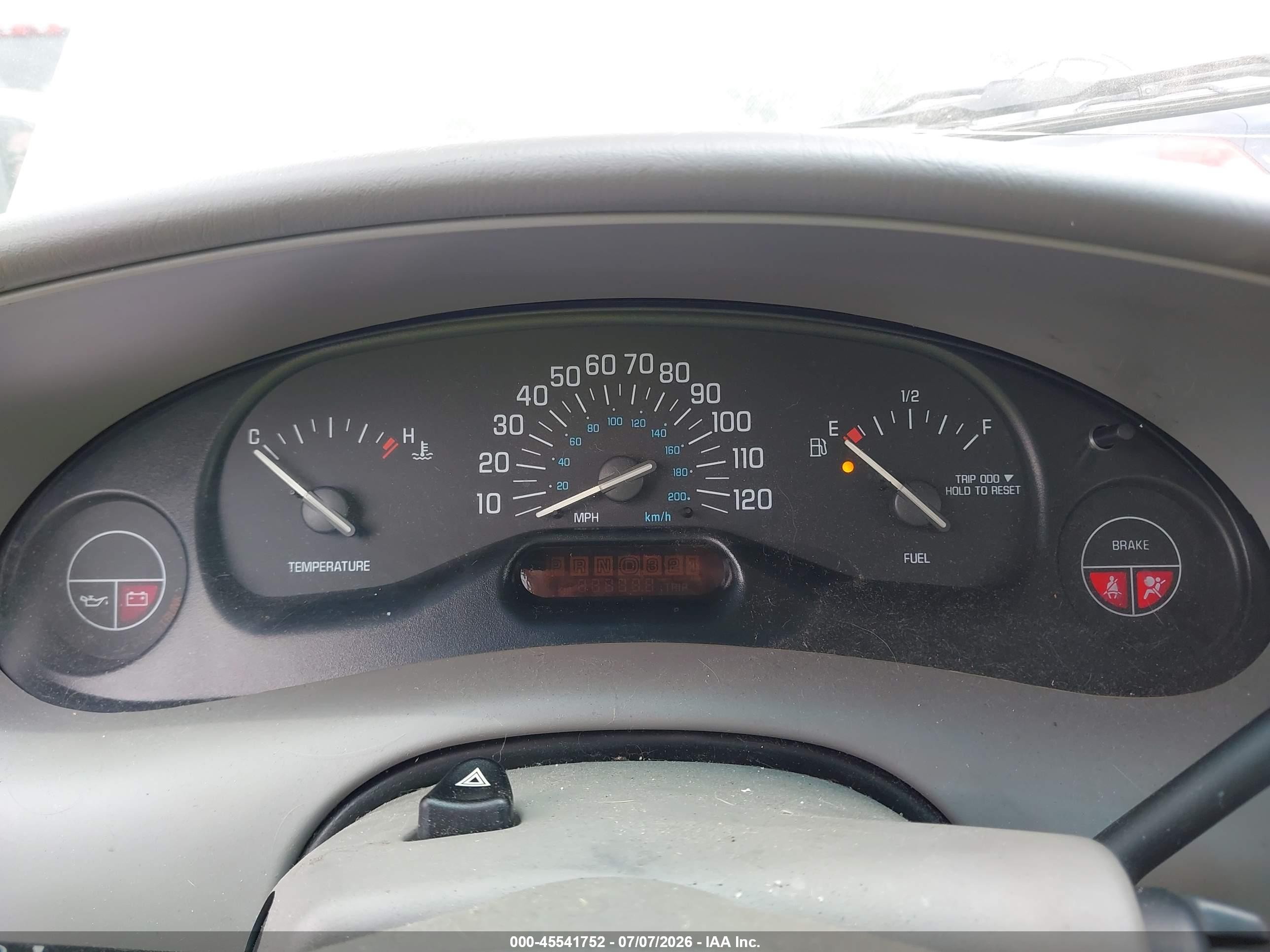 2004 Buick Century   Silver vin: 2G4WS52J041221613