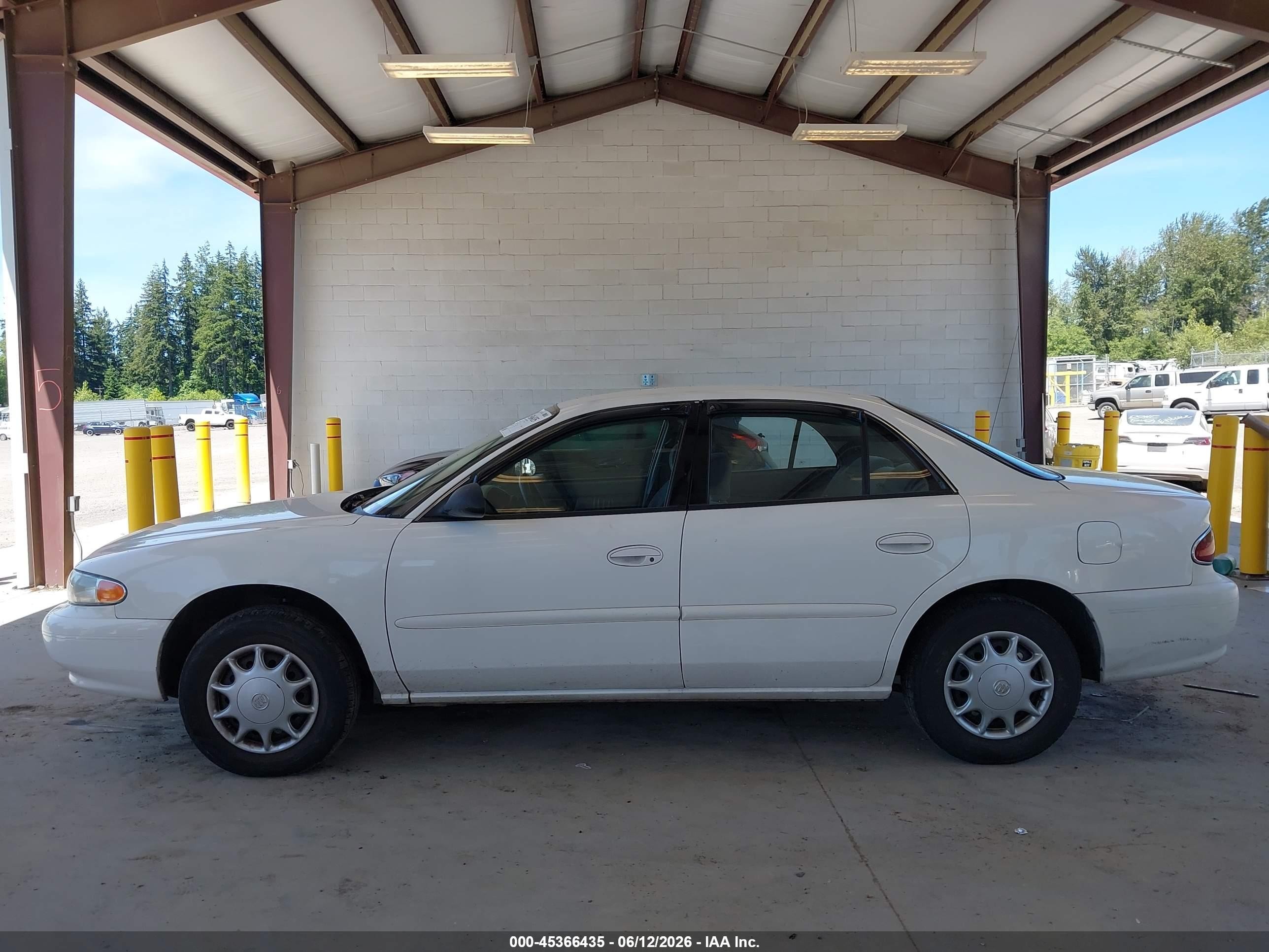 2004 Buick Century   Белый vin: 2G4WS52J141281142