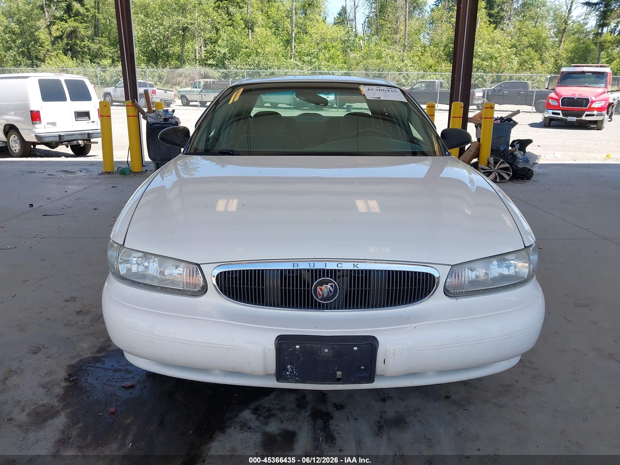 2004 Buick Century   Белый vin: 2G4WS52J141281142