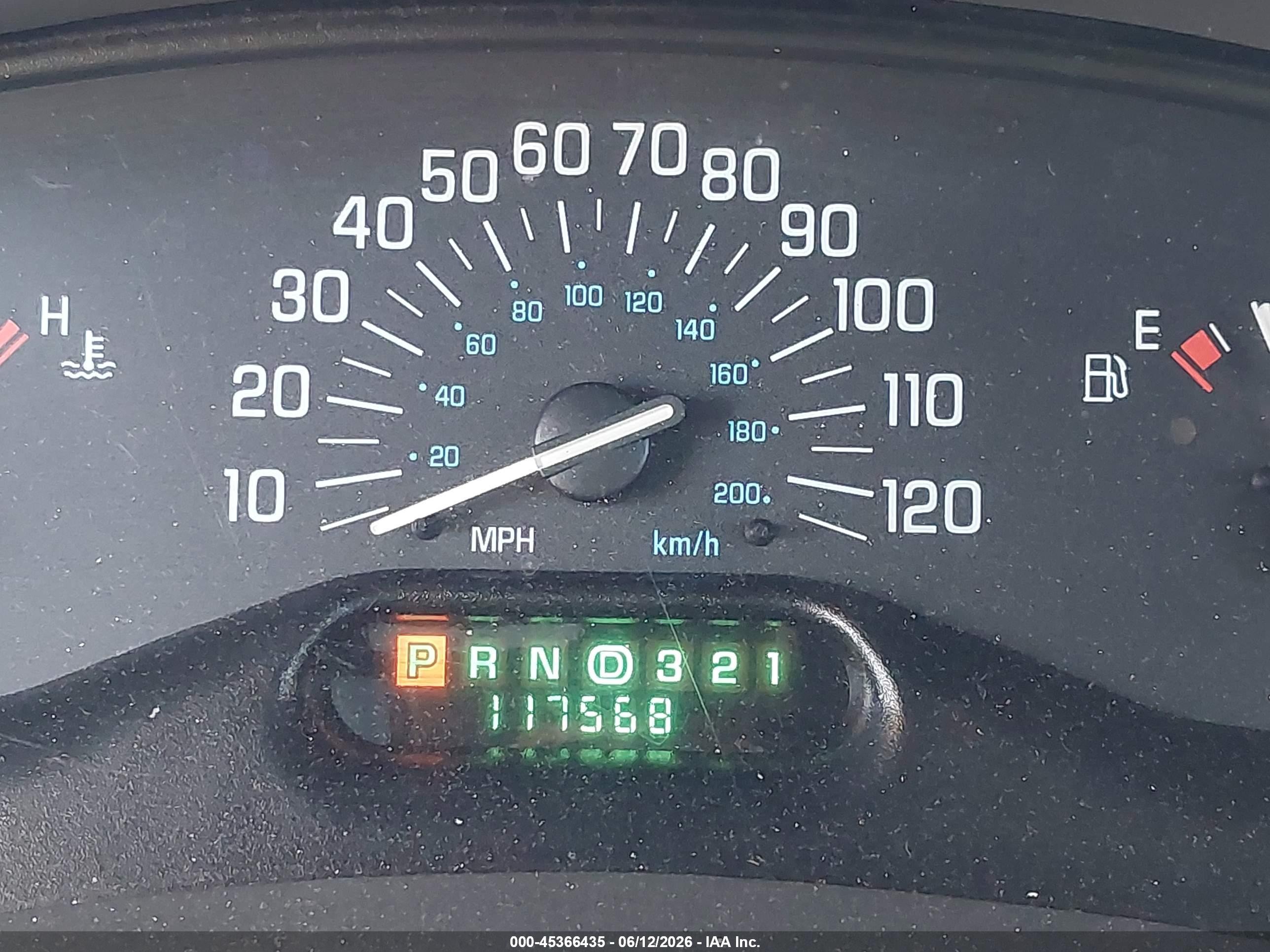 2004 Buick Century   Белый vin: 2G4WS52J141281142