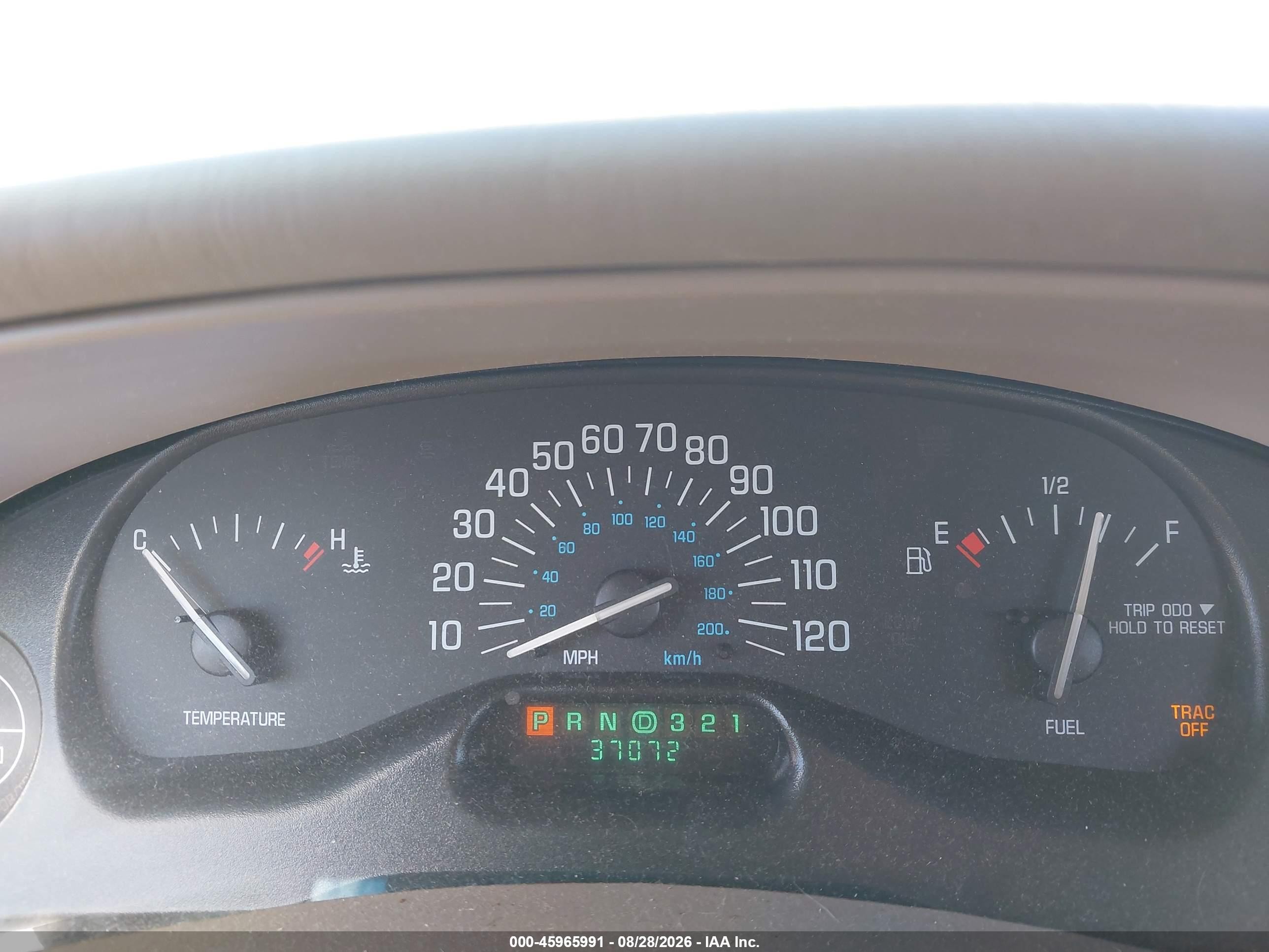 2005 Buick Century   White vin: 2G4WS52J251112653