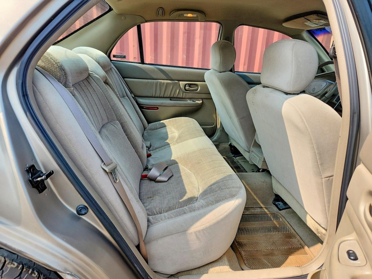 2001 Buick Century Custom Cream vin: 2G4WS52J311129813