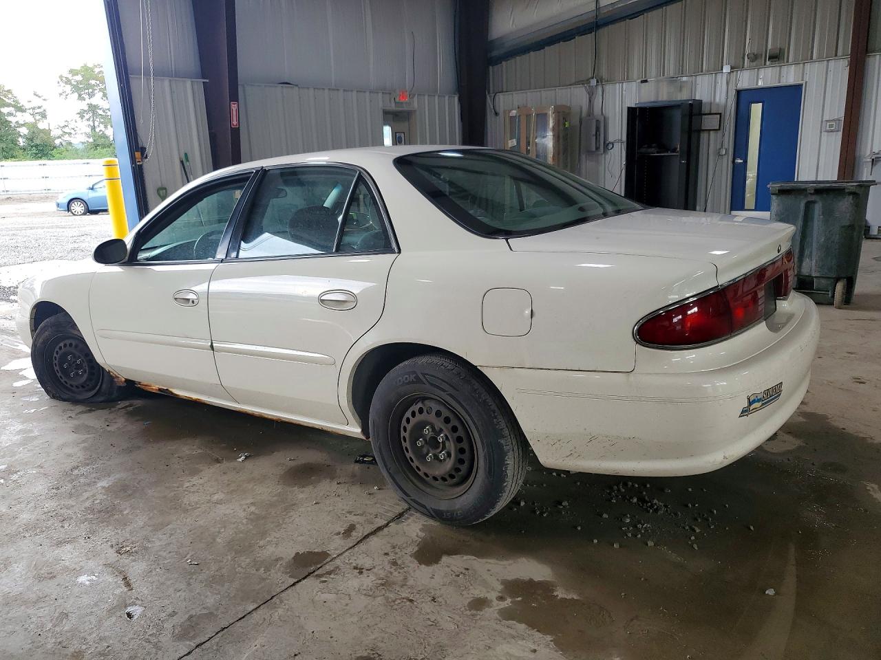 2004 Buick Century Custom White vin: 2G4WS52J341235604