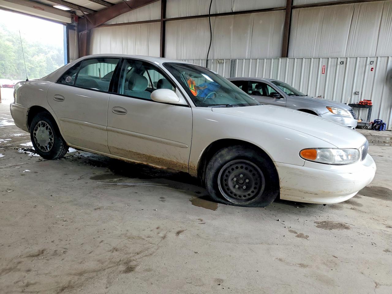 2004 Buick Century Custom White vin: 2G4WS52J341235604