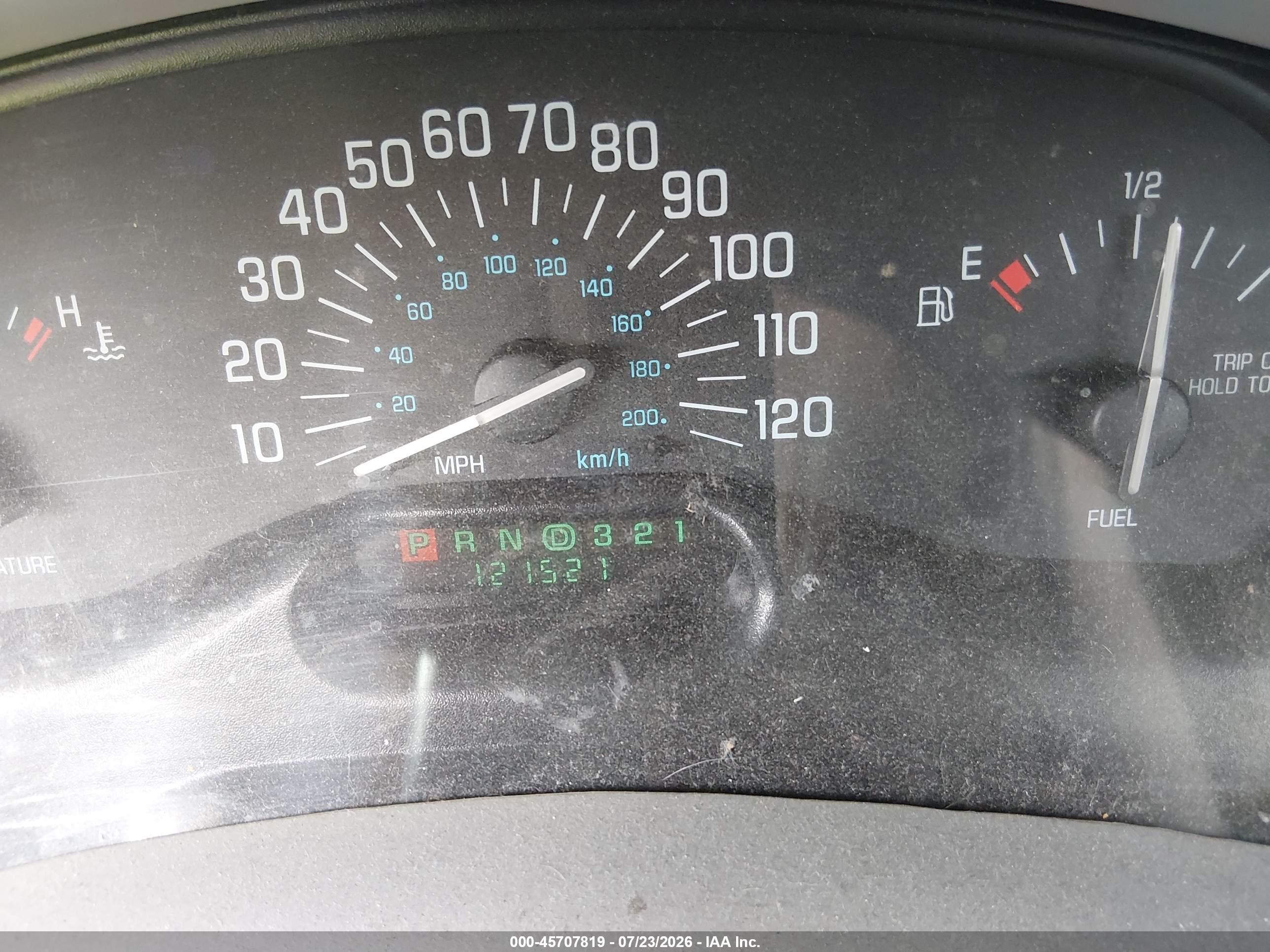 2005 Buick Century   Silver vin: 2G4WS52J351167032