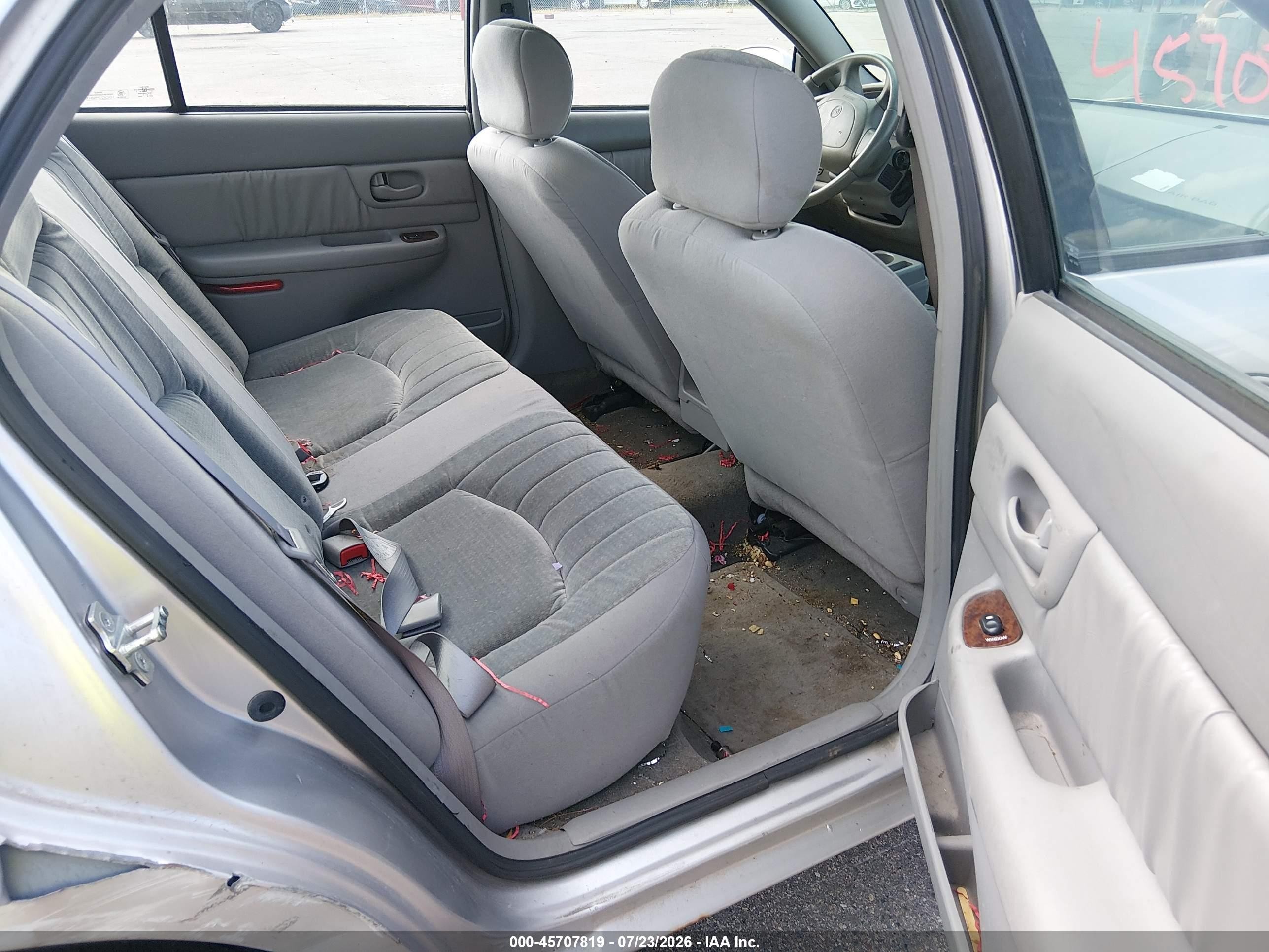 2005 Buick Century   Silver vin: 2G4WS52J351167032