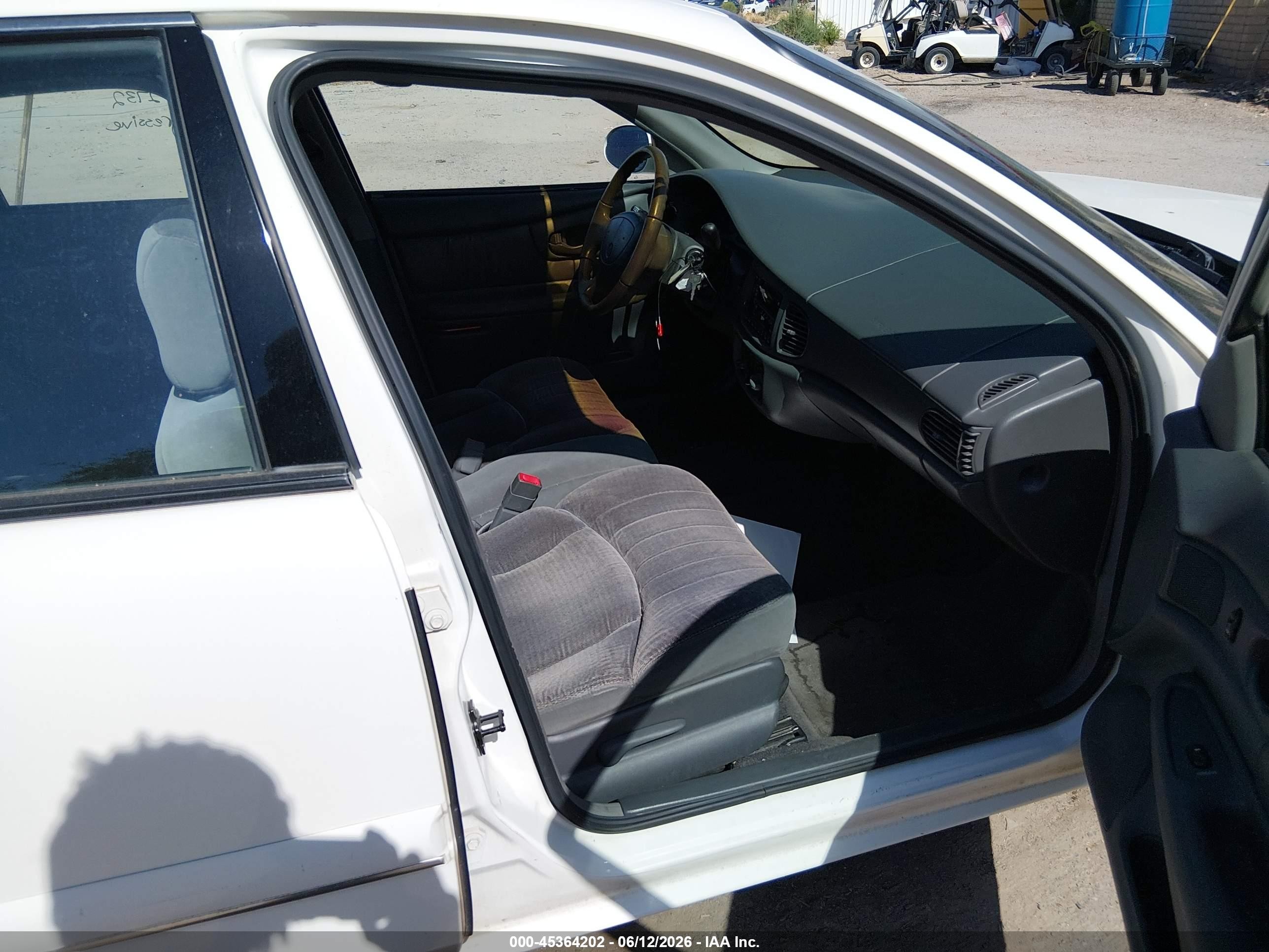 2002 Buick Century Custom White vin: 2G4WS52J421239383