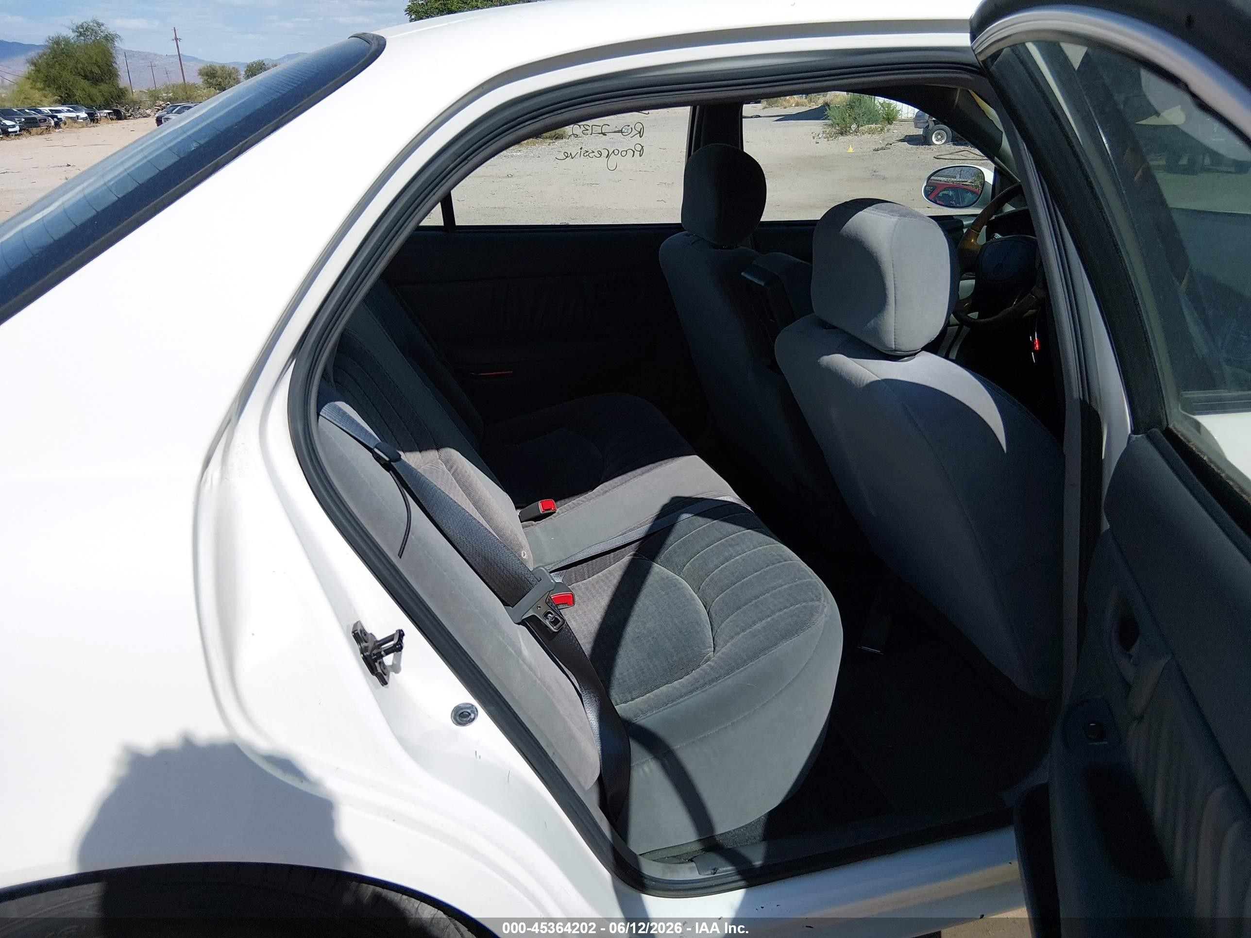 2002 Buick Century Custom White vin: 2G4WS52J421239383