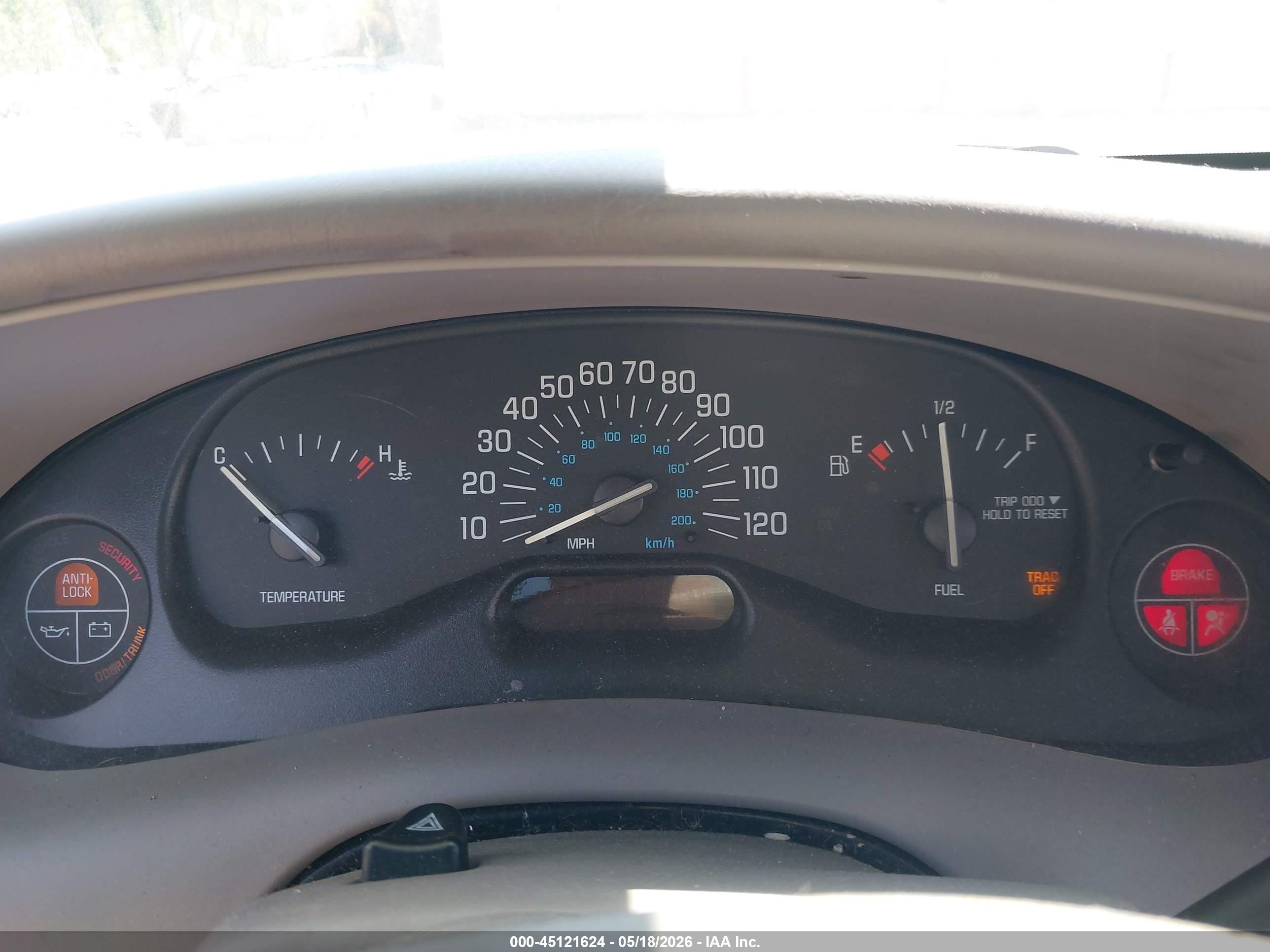 2004 Buick Century   Серебряный vin: 2G4WS52J441250404