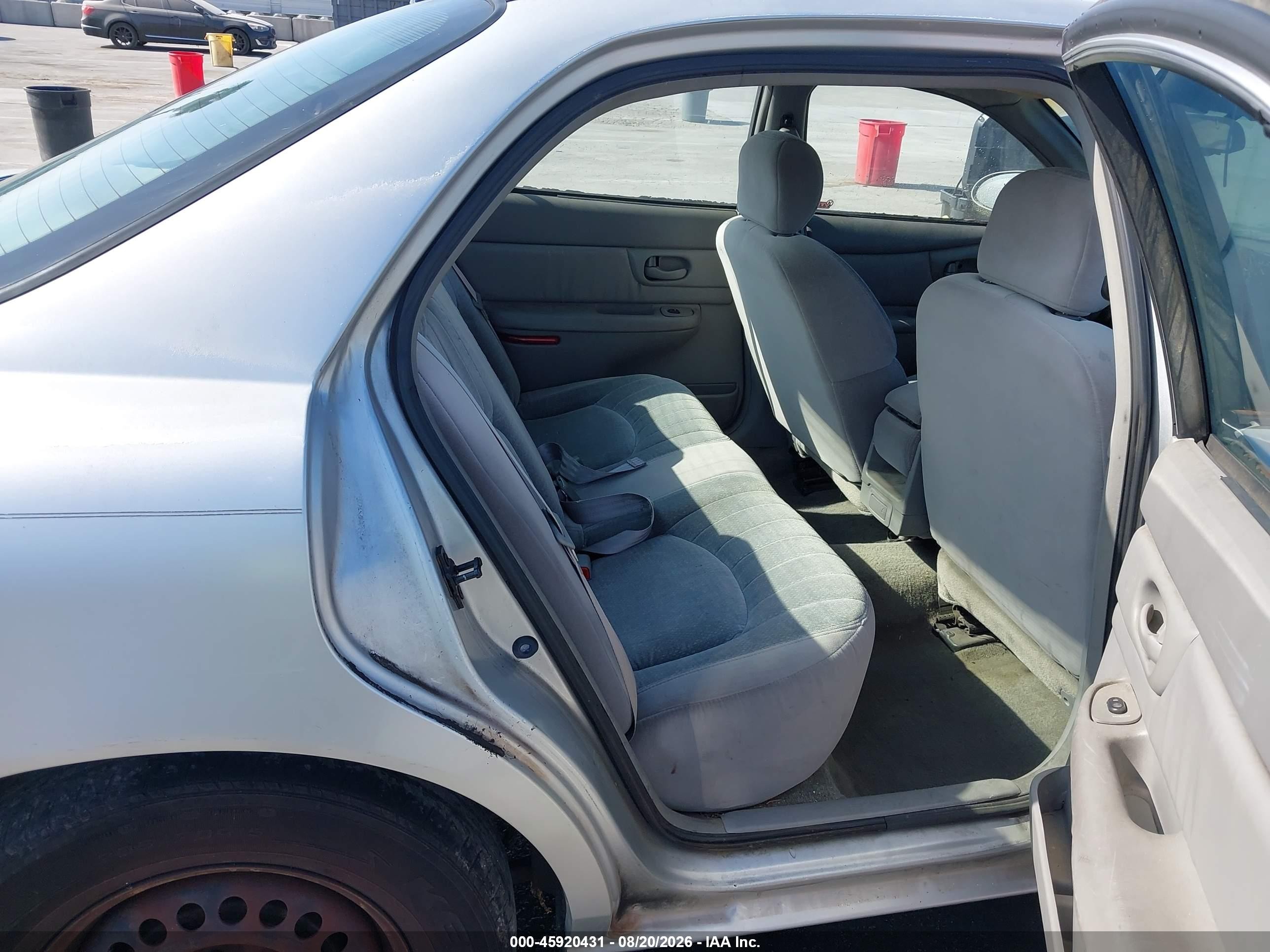 2000 Buick Century Custom Silver vin: 2G4WS52J5Y1355751