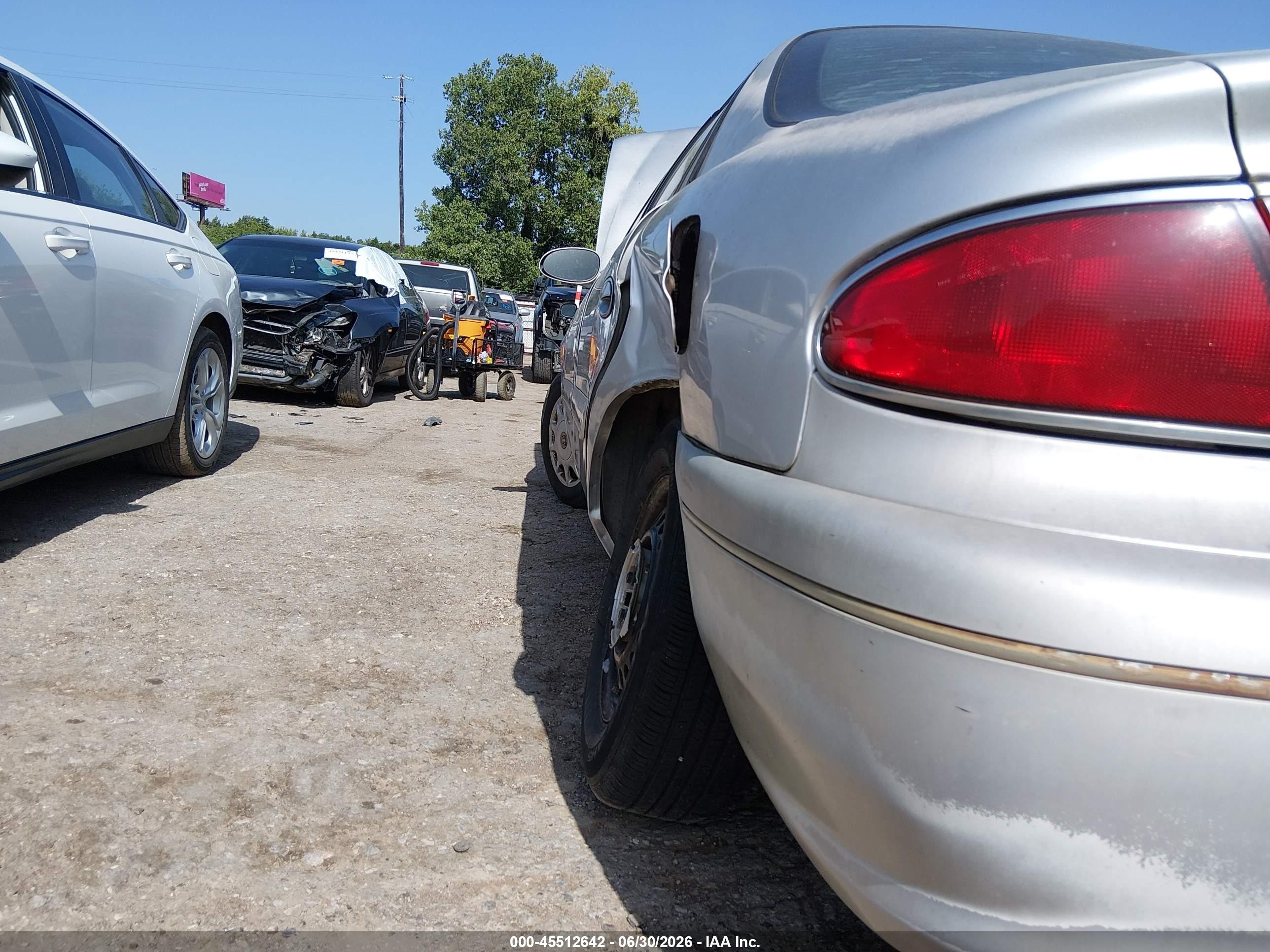 2001 Buick Century Custom Silver vin: 2G4WS52J611317578