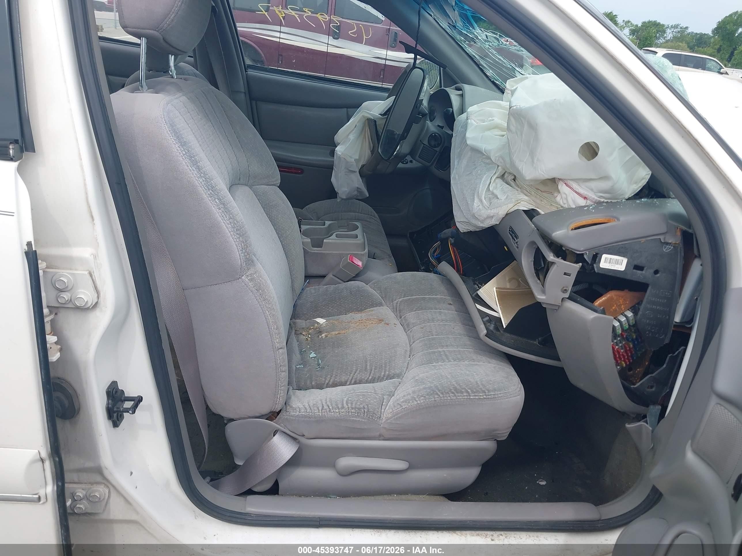 2001 Buick Century Custom White vin: 2G4WS52J711175368