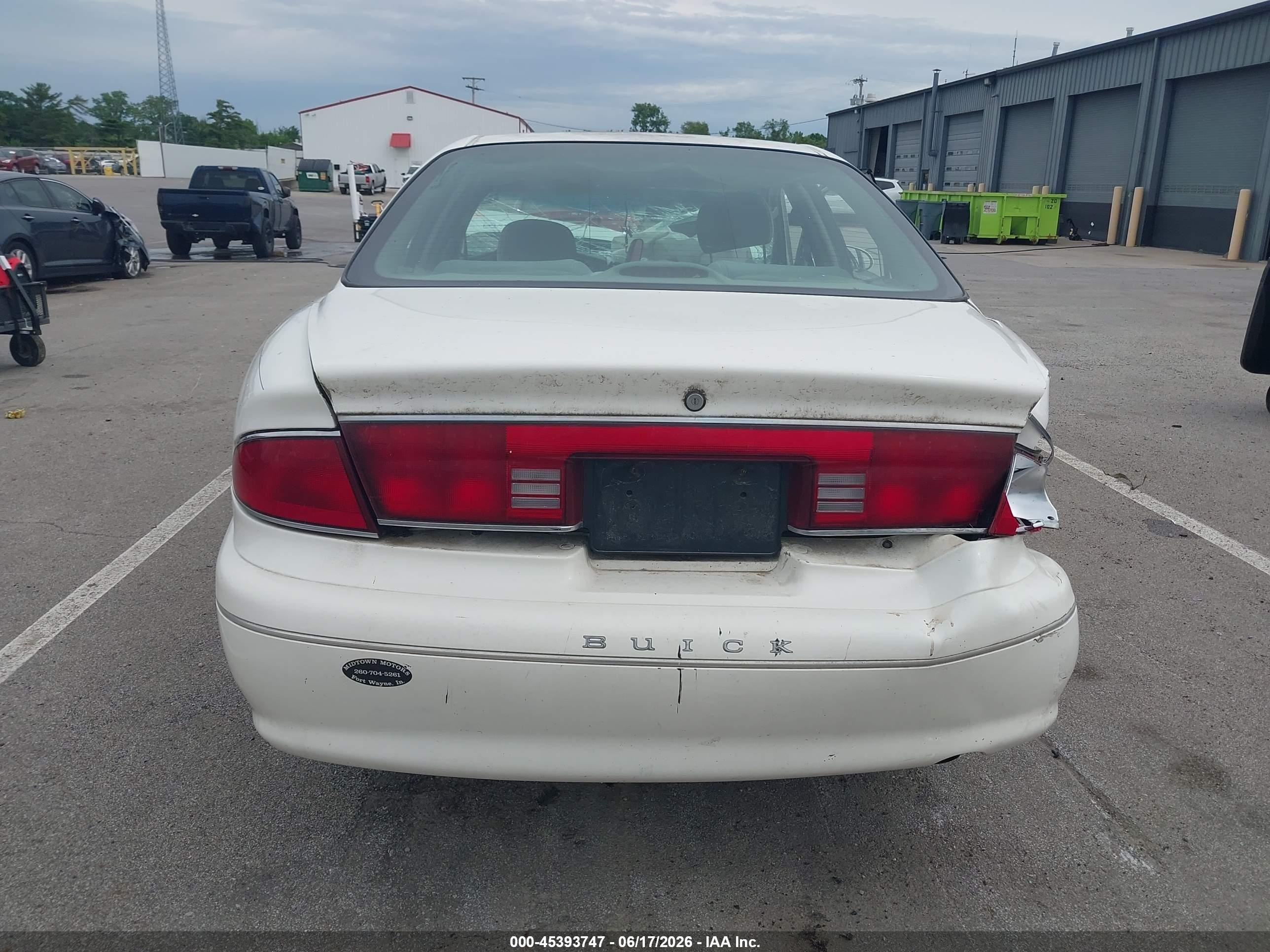 2001 Buick Century Custom White vin: 2G4WS52J711175368