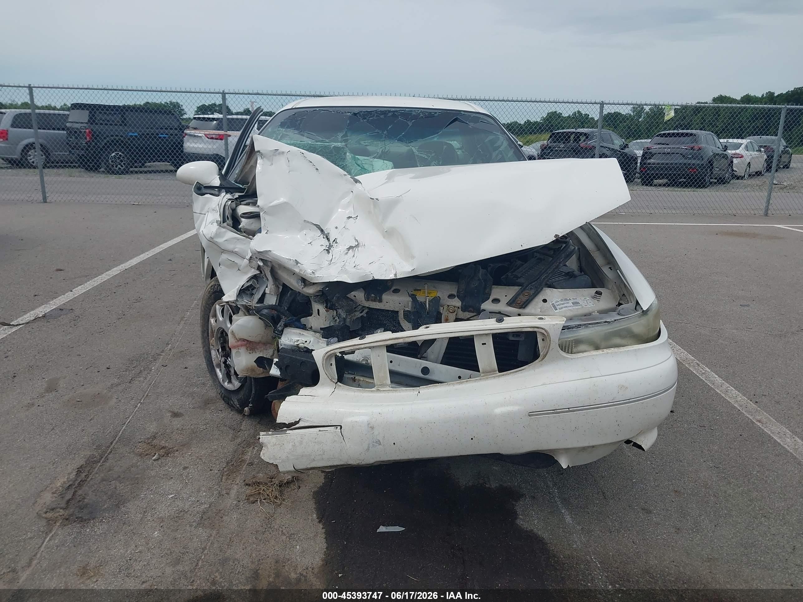 2001 Buick Century Custom White vin: 2G4WS52J711175368