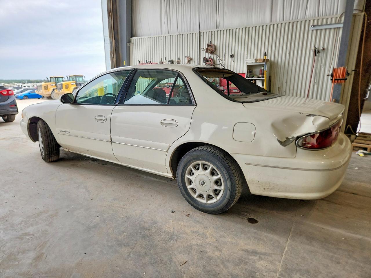 2001 Buick Century Custom White vin: 2G4WS52J711282016