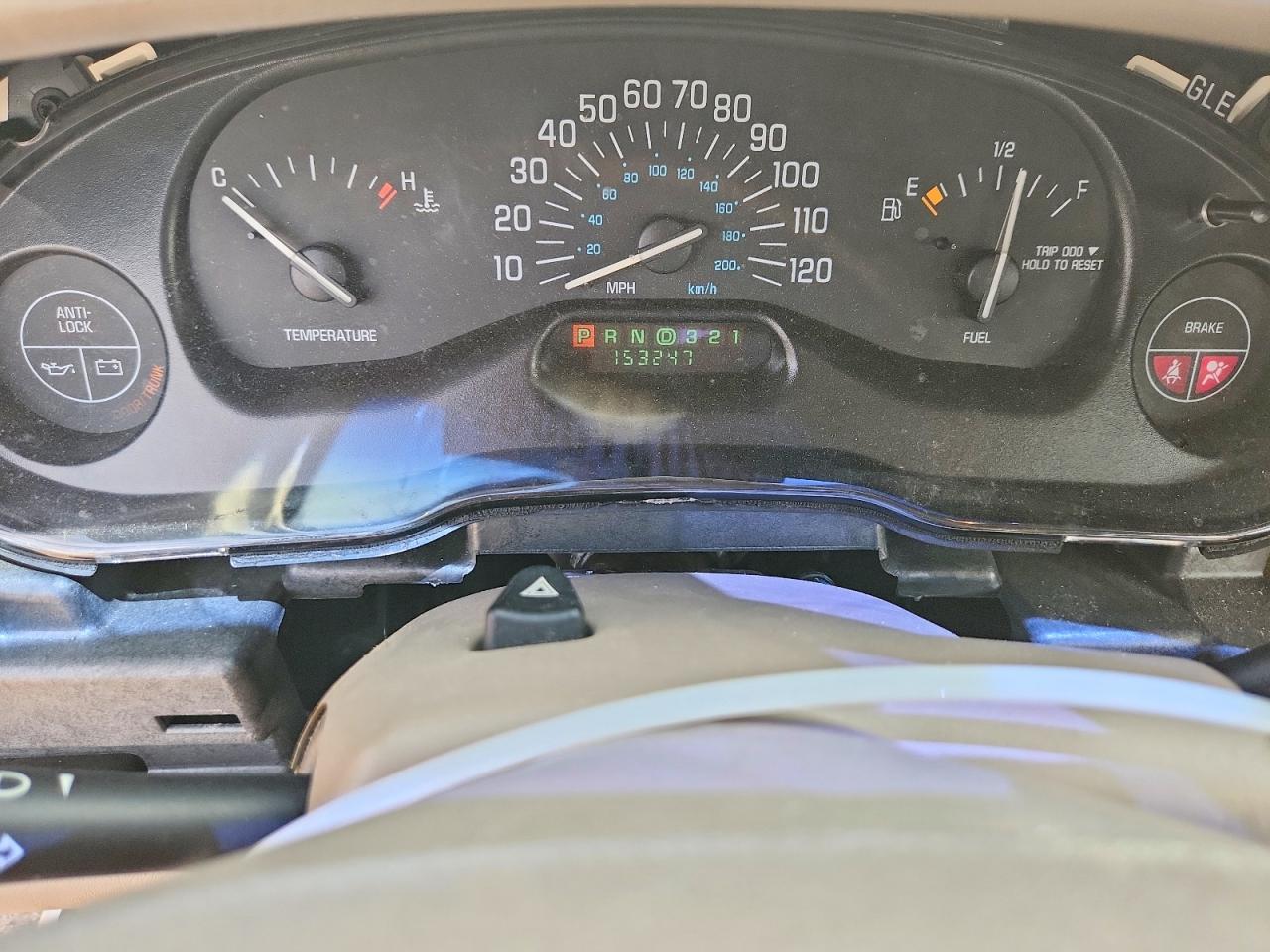 2001 Buick Century Custom White vin: 2G4WS52J811193717