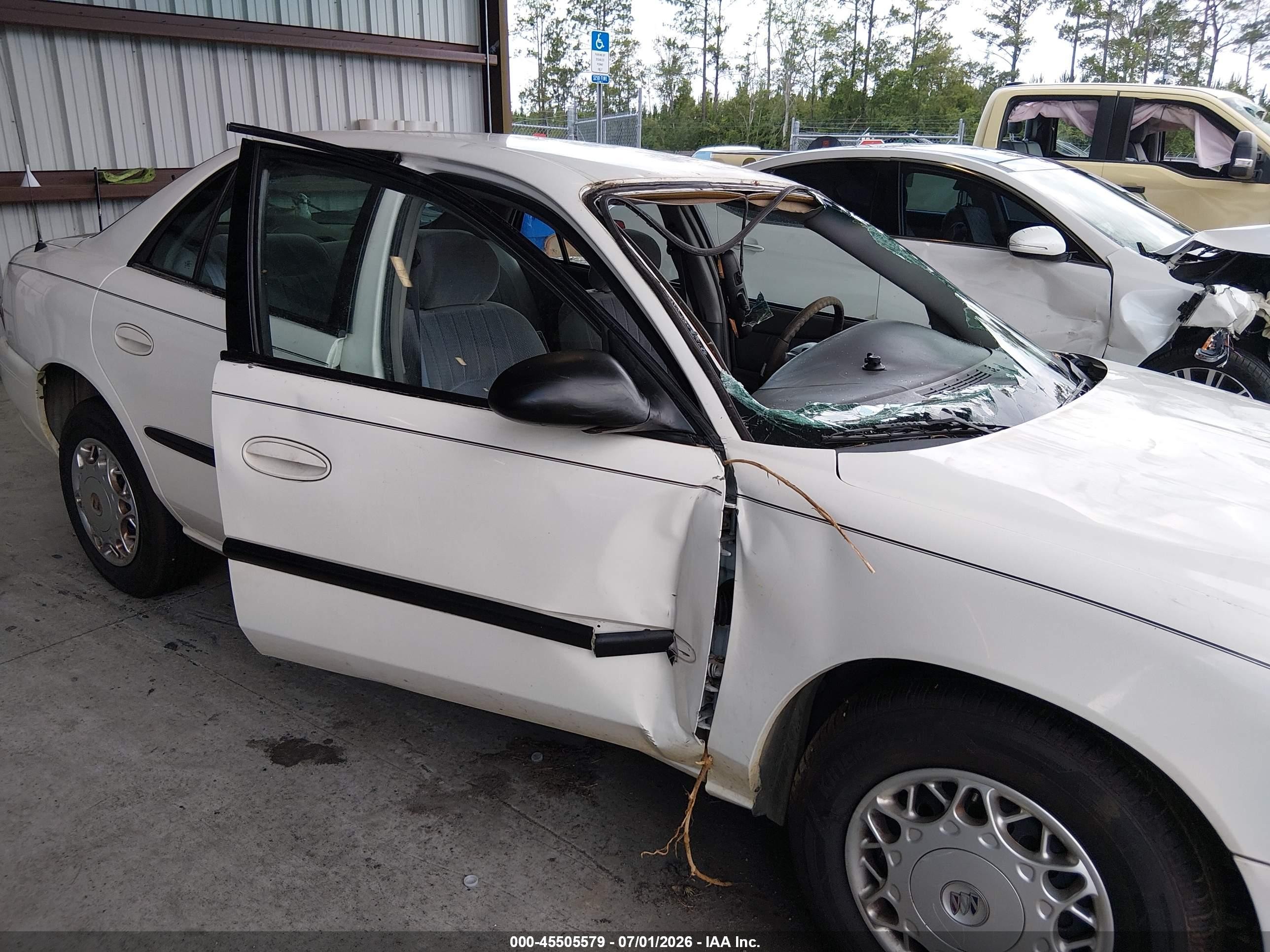 2003 Buick Century Custom White vin: 2G4WS52J831263543