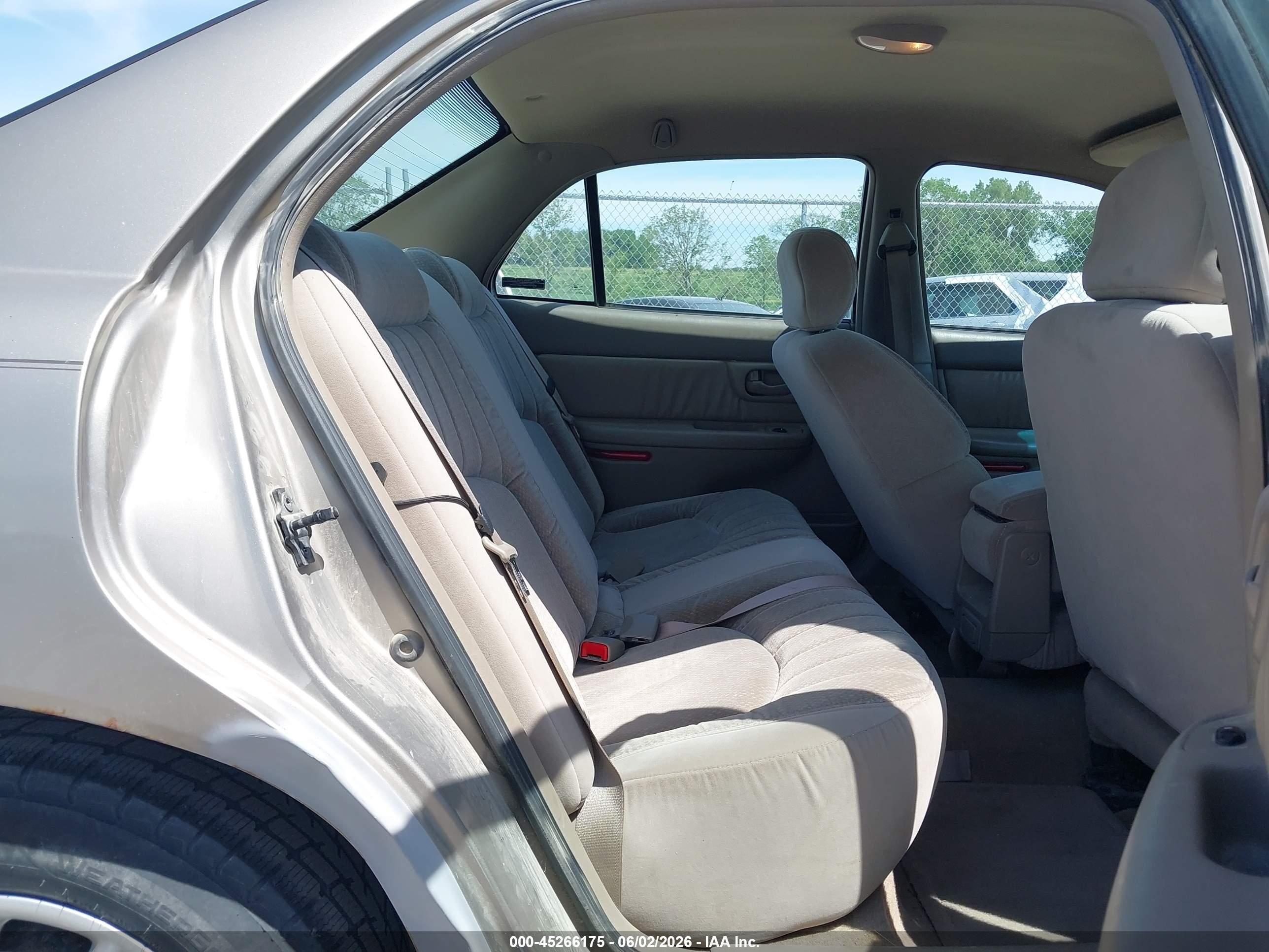 2001 Buick Century Custom Tan vin: 2G4WS52J911317848