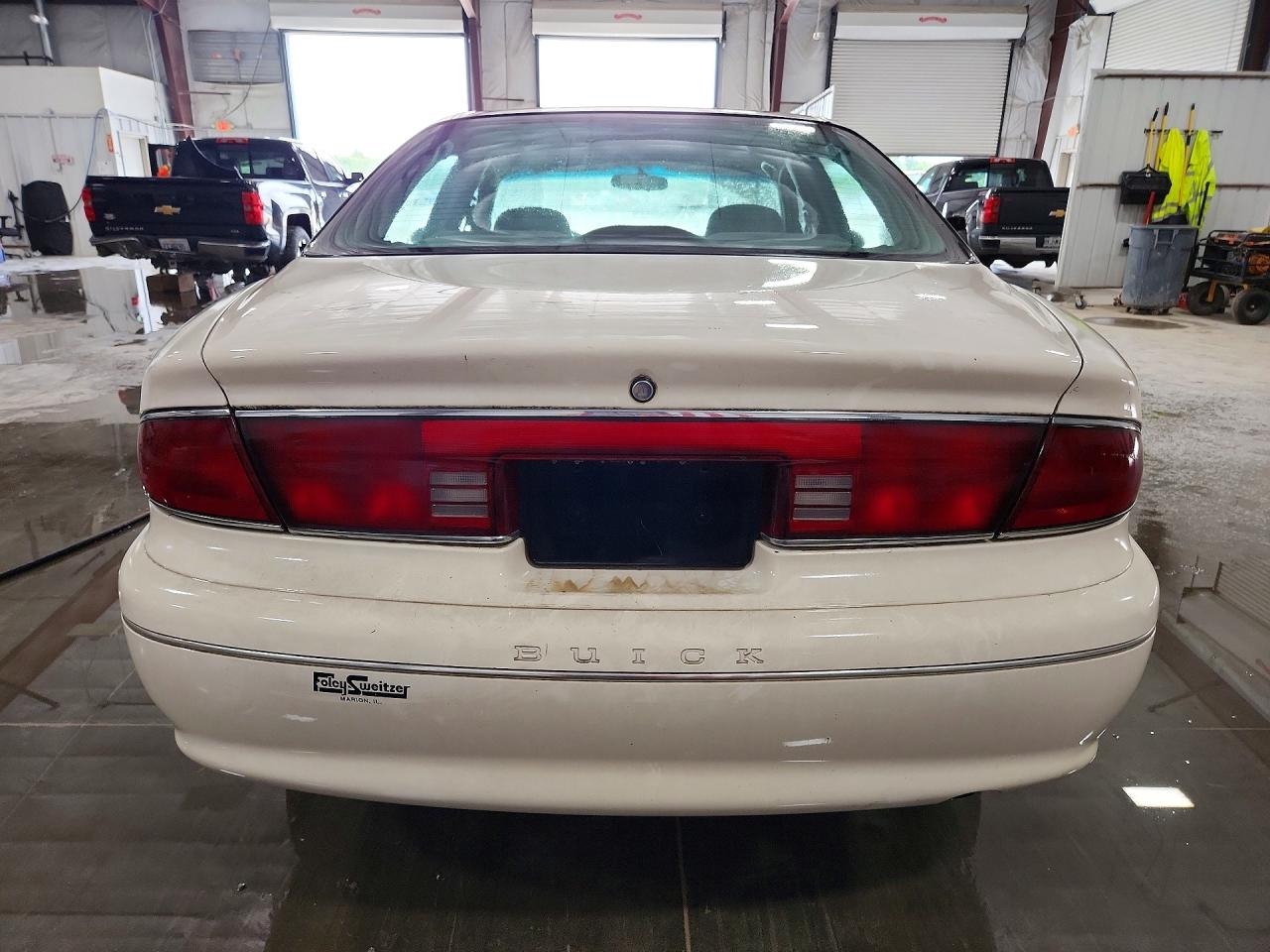 2002 Buick Century Custom White vin: 2G4WS52J921292614