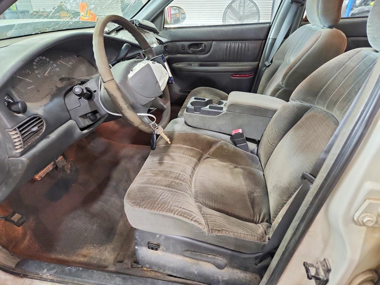 2002 Buick Century Custom White vin: 2G4WS52J921292614