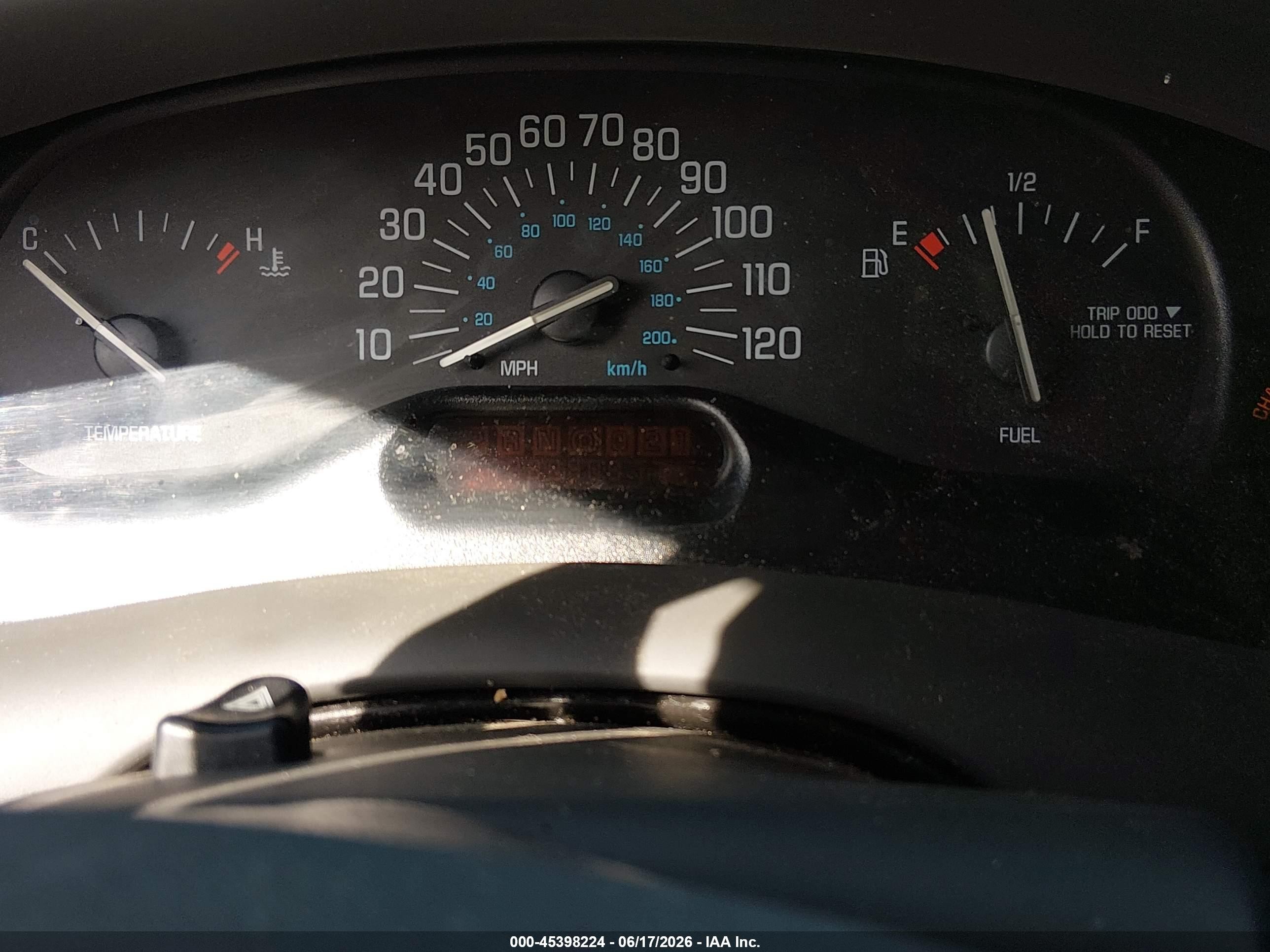 2004 Buick Century   Silver vin: 2G4WS52J941305557